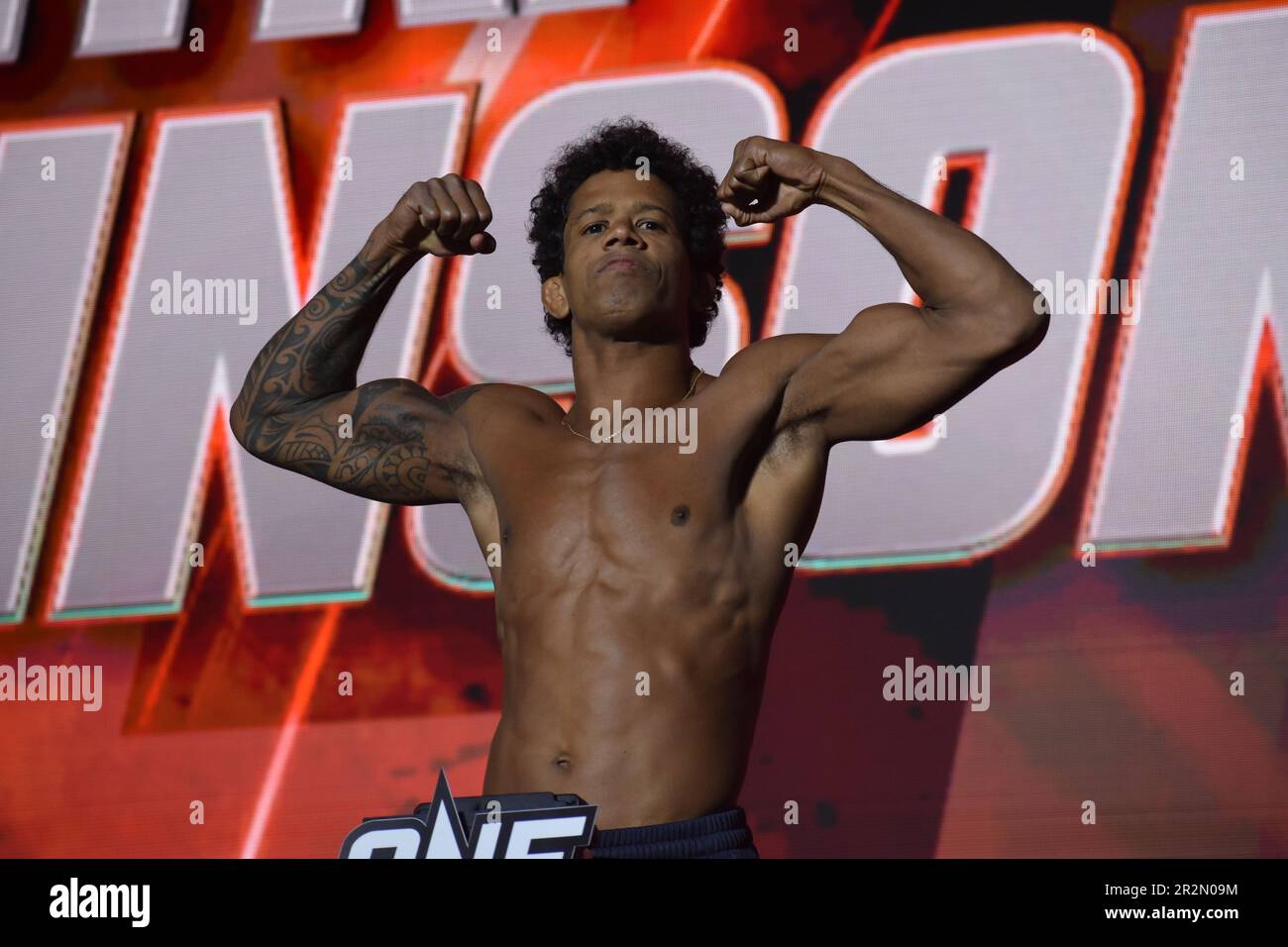 Adriano Moraes posant à UNE nuit de combat 10 face-à-face Banque D'Images