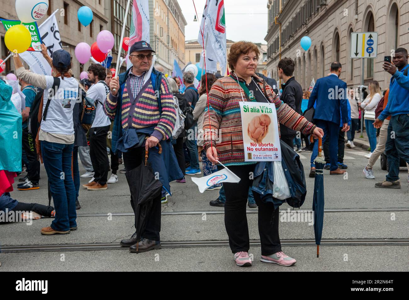 20 mai 2023 - Rome, Italie : les organisations pro-vie se sont rassemblées dans les rues pour protester contre l'avortement et l'eutanasia. © Andrea Sabbadini Banque D'Images