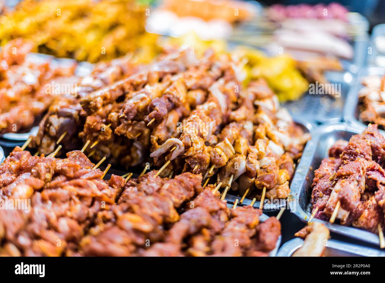Les aliments traditionnels vietnamiens vendus dans la rue Sapa, dans la province Lao Cai, dans le nord-ouest du Vietnam Banque D'Images