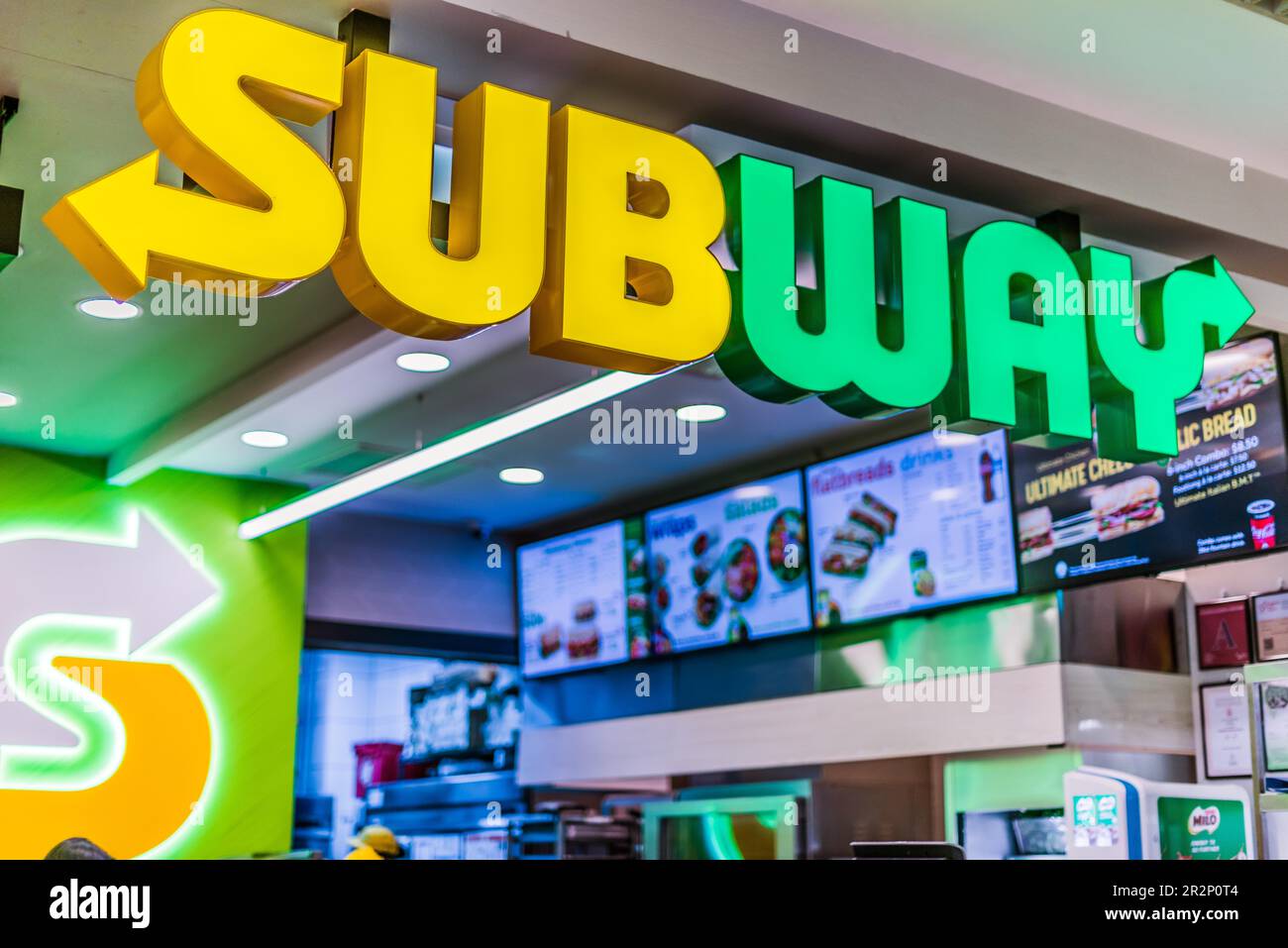 SINGAPOUR - 6 MARS 2020 : entrée principale du restaurant Subway dans le centre commercial de Singapour Banque D'Images