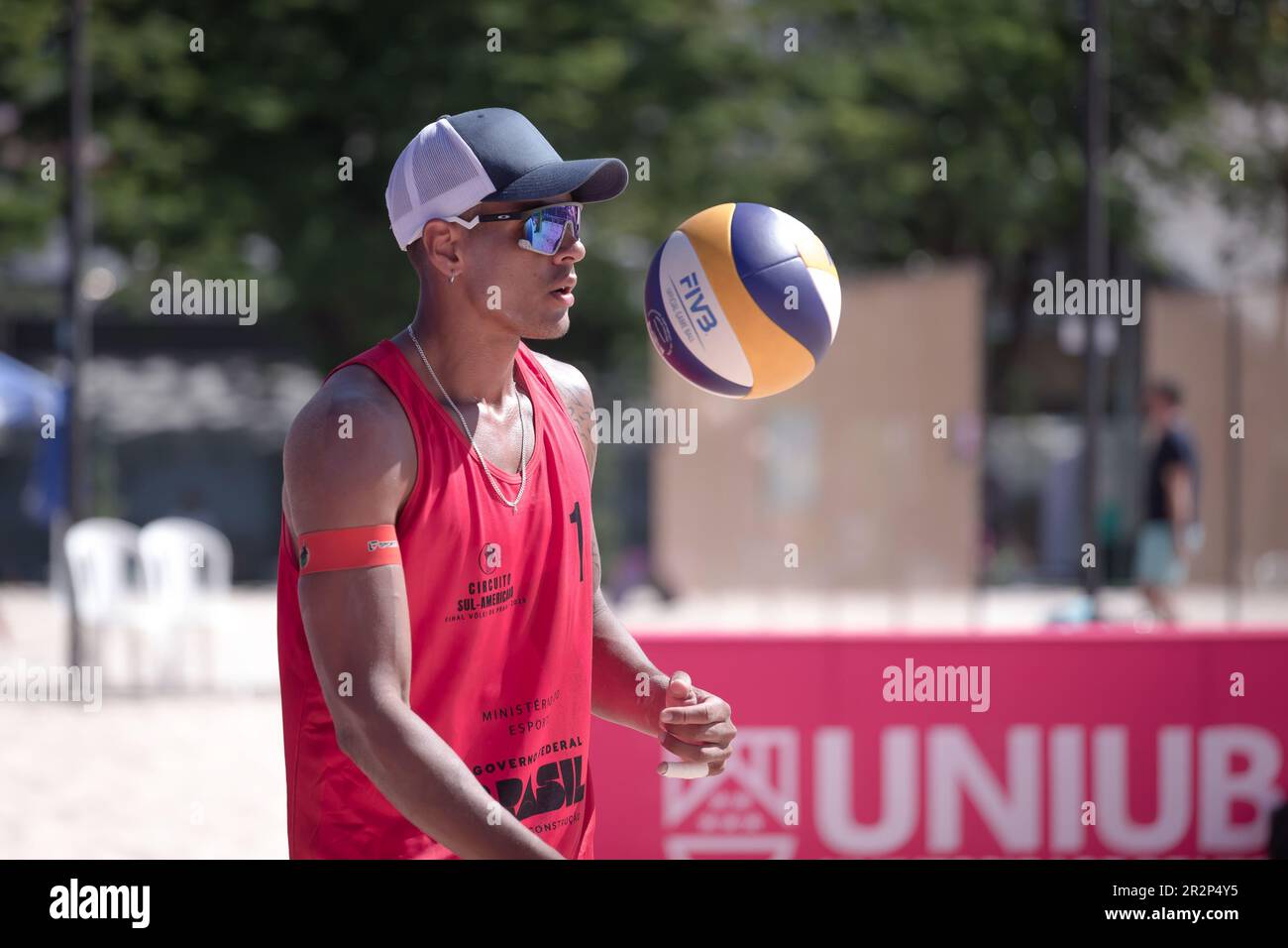 UBERLÂNDIA, MG - 20.05.2023: CIRCUITO SULAMERICANO DE VOLEI DE PRAIA - dernière ronde du circuit sud-américain de Beach volley à Praia Clube, entre 19 mai et 21st. Uberlândia s'est consolidée comme ville de volley-ball, tant pour sa structure sportive que pour les équipes et doubles Praia Clube, qui sont parmi les principales du pays. La sixième et dernière étape du circuit sud-américain de Beach Volleyball aura lieu à Uberlândia pour la deuxième année consécutive et aura, dans cette édition, la participation de 16 équipes hommes et 16 équipes femmes. (Photo: Marcelo Res Banque D'Images