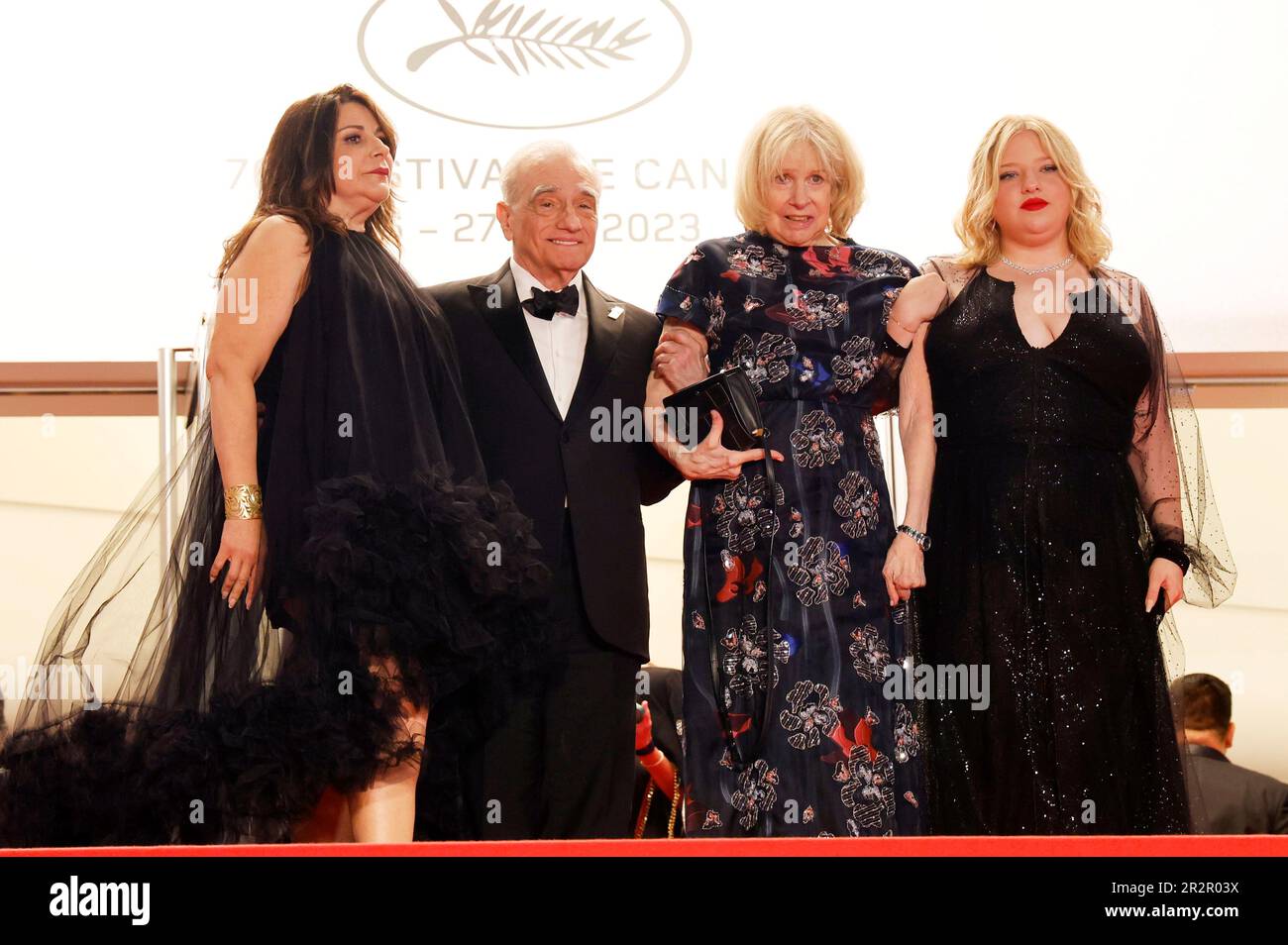 Cannes, Frankreich. 20th mai 2023. Martin Scorsese mit Ehefrau Helen Morris und Töchtern Cathy und Francesca BEI der Premiere des Kinofilm 'Killers of the Flower Moon' auf dem Festival de Cannes 2023/76. Internationale Filmfestspiele von Cannes im Palais des Festivals. Cannes, 20.05.2023 crédit: Geisler-Fotopress GmbH/Alay Live News Banque D'Images