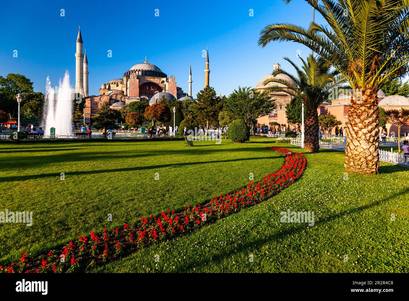 Sainte-Sophie (Aya sofia), Parc du Sultan Ahmet, matin, quartiers historiques d'Istanbul, place Sultanahmet, Istanbul, Turquie Banque D'Images