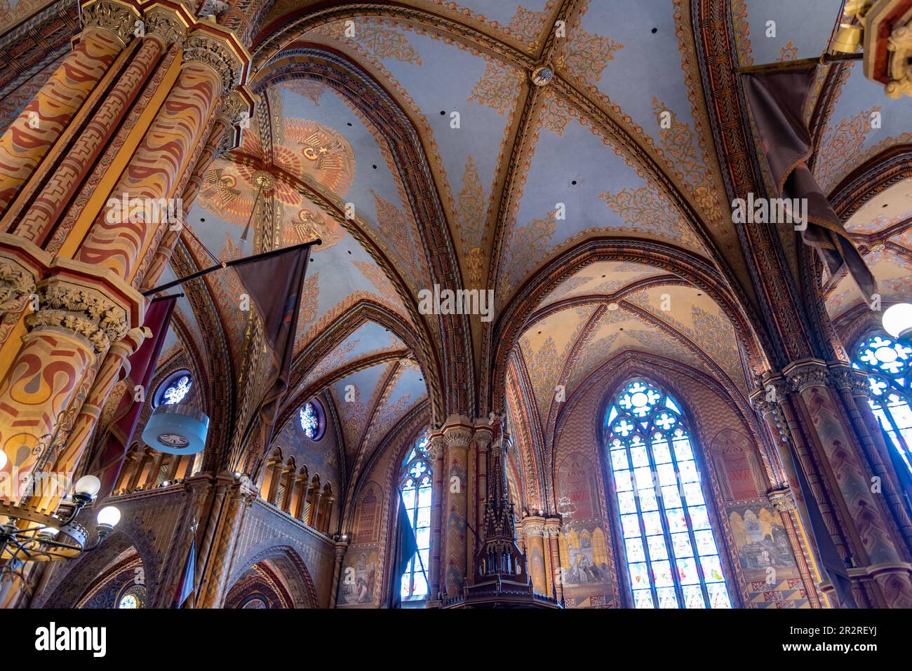 Intérieur de l'église Matthias au château de Buda Budapest, Hongrie, le 30 avril 2023 Banque D'Images