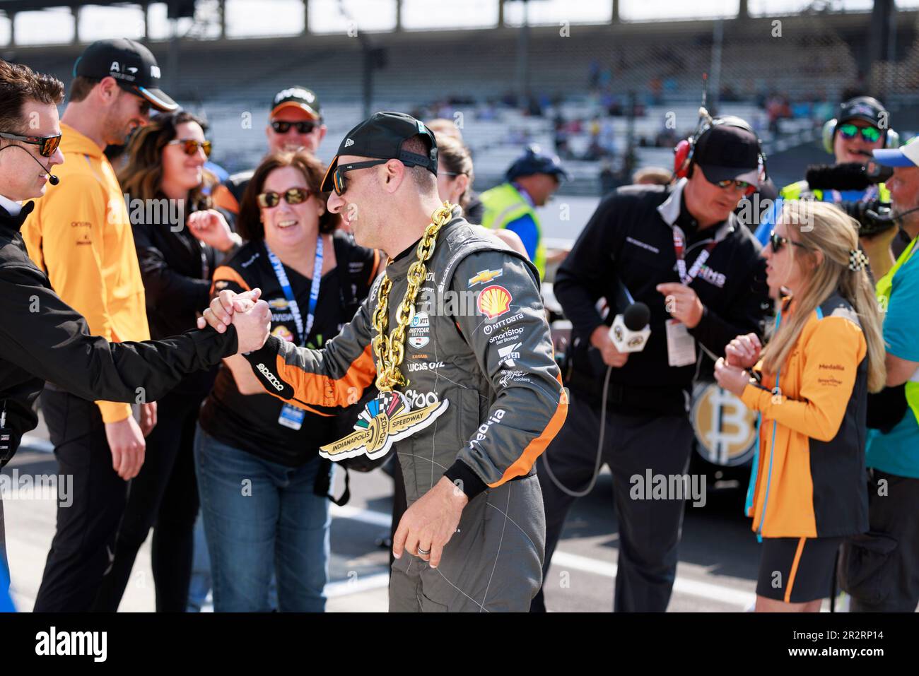 Indianapolis, États-Unis. 20th mai 2023. Tony Kanaan (66) célèbre après avoir obtenu un meilleur temps de qualification pour l'Indy 500 2023 au circuit automobile d'Indianapolis à Indianapolis. (Photo de Jeremy Hogan/SOPA Images/Sipa USA) crédit: SIPA USA/Alay Live News Banque D'Images