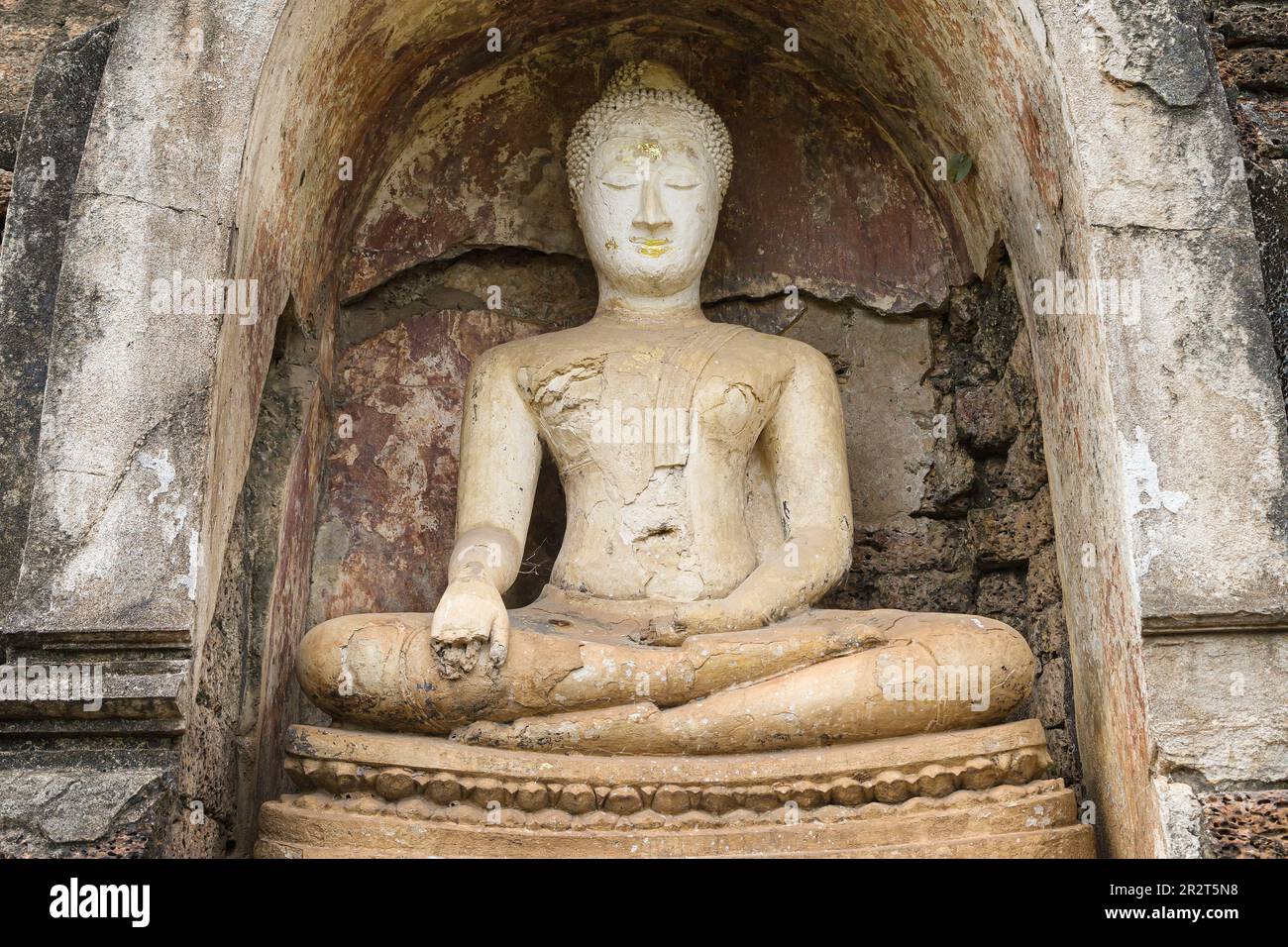 Bouddha assis à Wat Chang LOM, si Satchanalai, Thaïlande. Banque D'Images