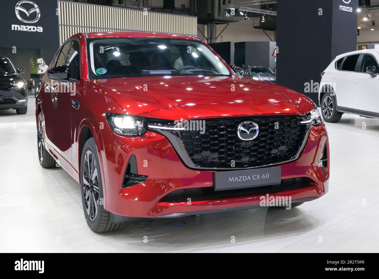 Barcelone, Espagne - 14 mai 2023: Mazda CX-60 diesel hybride exposé à l'automobile Barcelone 2023 à Barcelone, Espagne. Banque D'Images