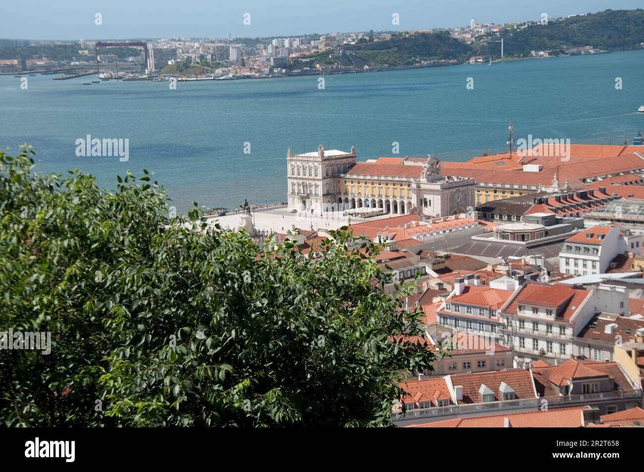 Vue depuis le château de St George - Praca de Commercio, le Tage, Lisbonne, Portugal Banque D'Images