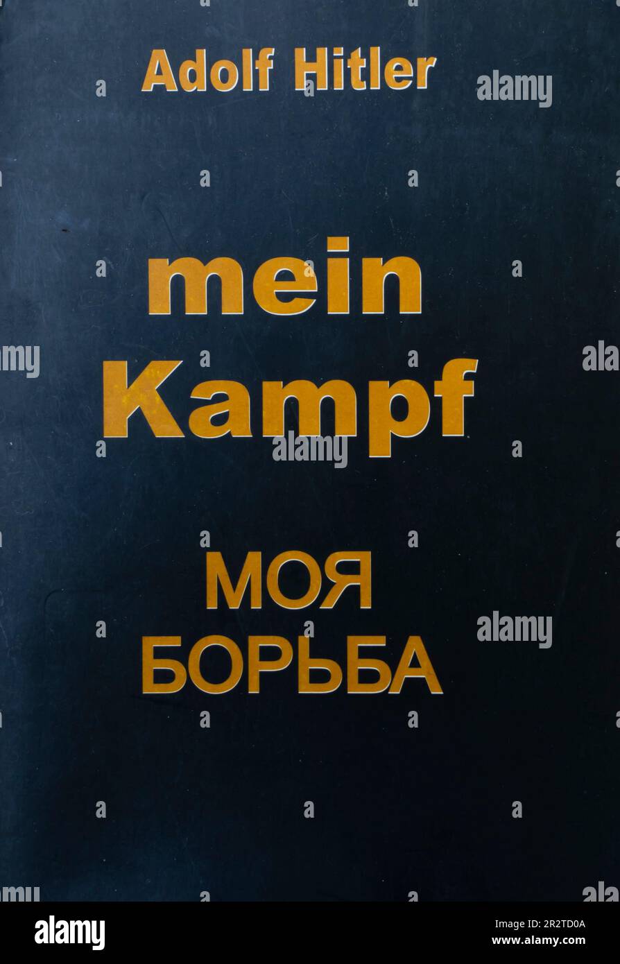 Mein Kampf Livre par Adolf Hitler. 1925 Edition russe. Banque D'Images