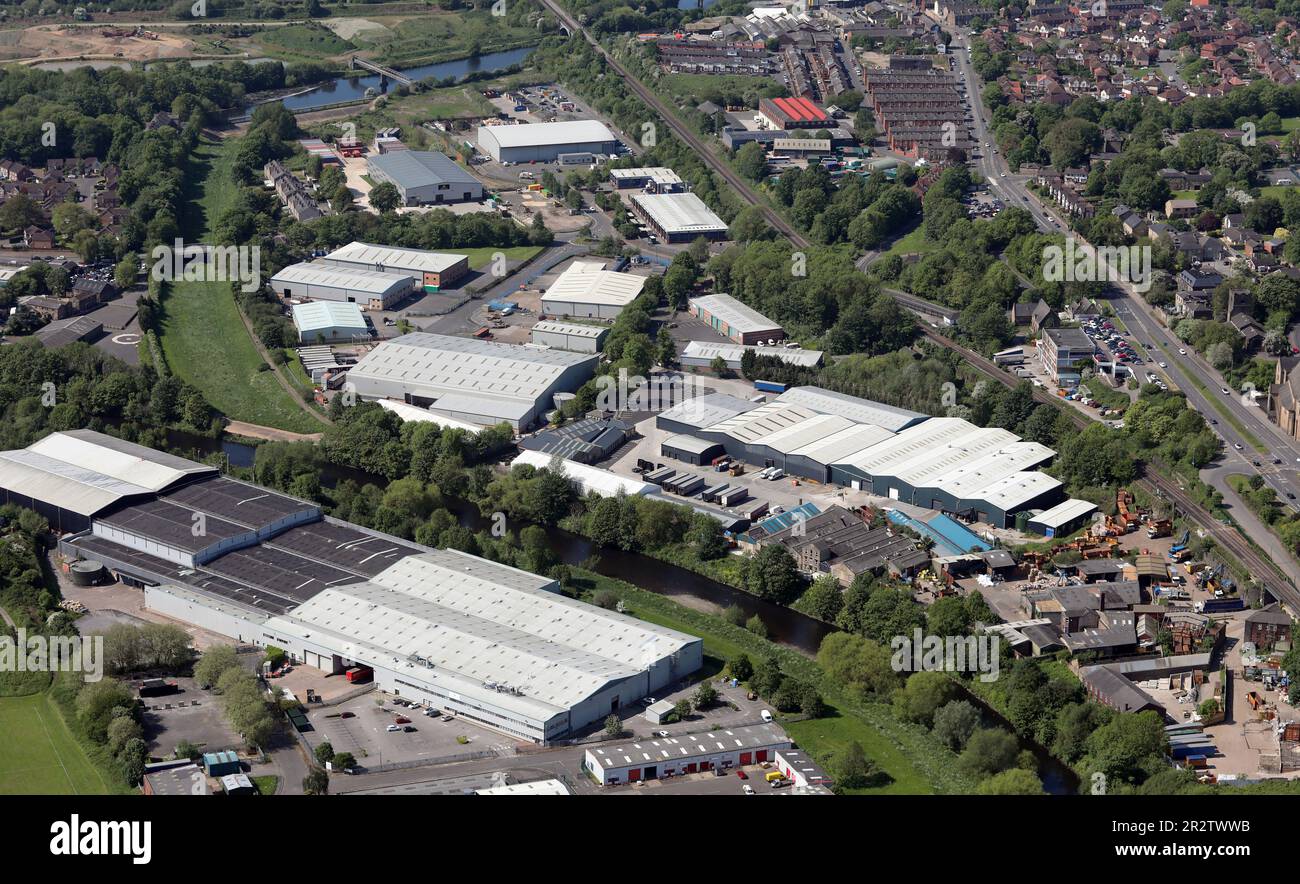 Vue aérienne de l'industrie à Dewsbury Mills sur Calder Bank Road et sur Tenter Fields, Dewsbury, West Yorkshire Banque D'Images