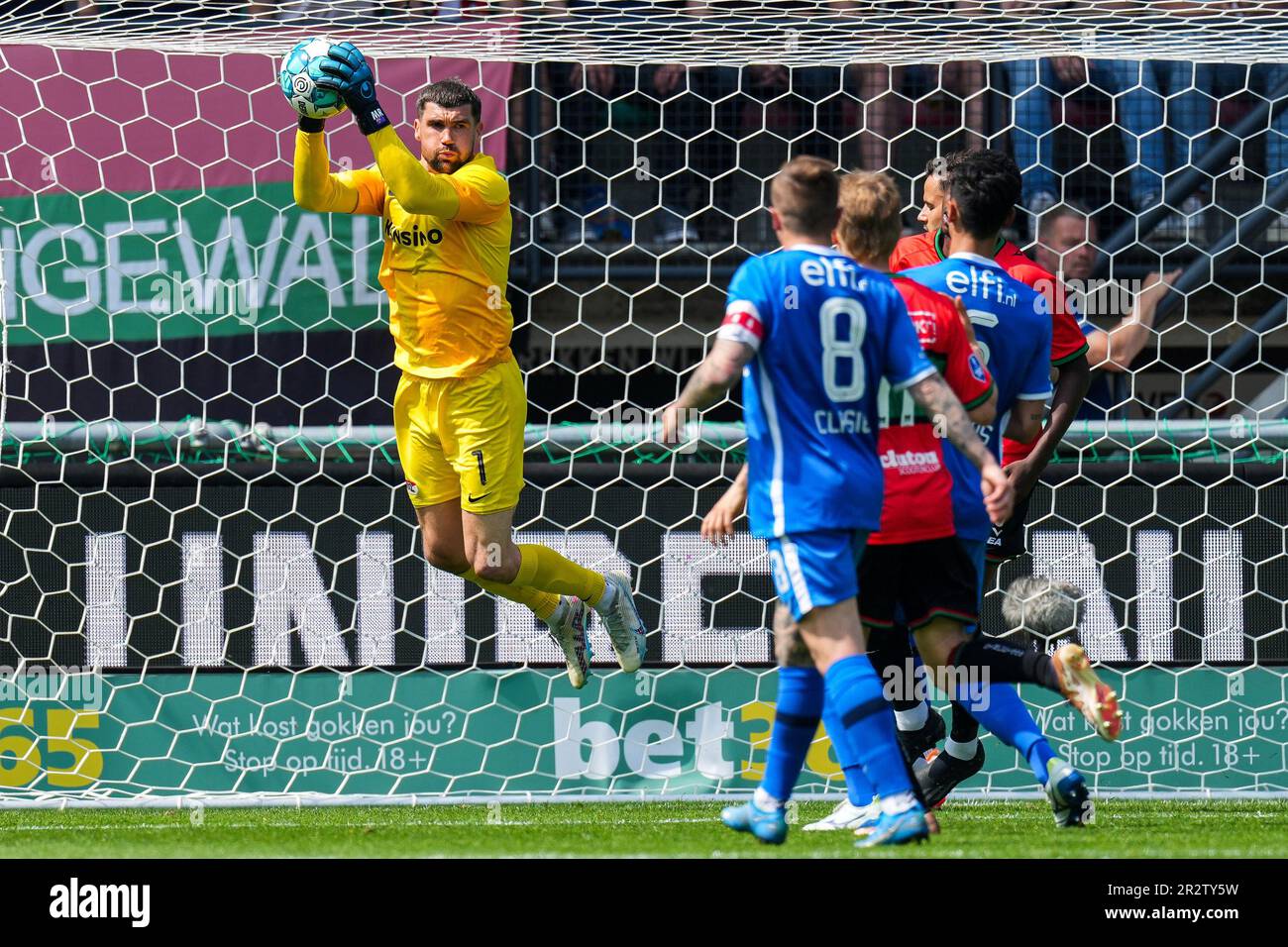 NIJMEGEN - Mathew Ryan, gardien de but d'AZ Alkmaar, lors du match de première ligue néerlandais entre NEC et AZ Alkmaar à de Goffert sur 21 mai 2023 à Nimègue, pays-Bas. ANP ED VAN DE POL Banque D'Images