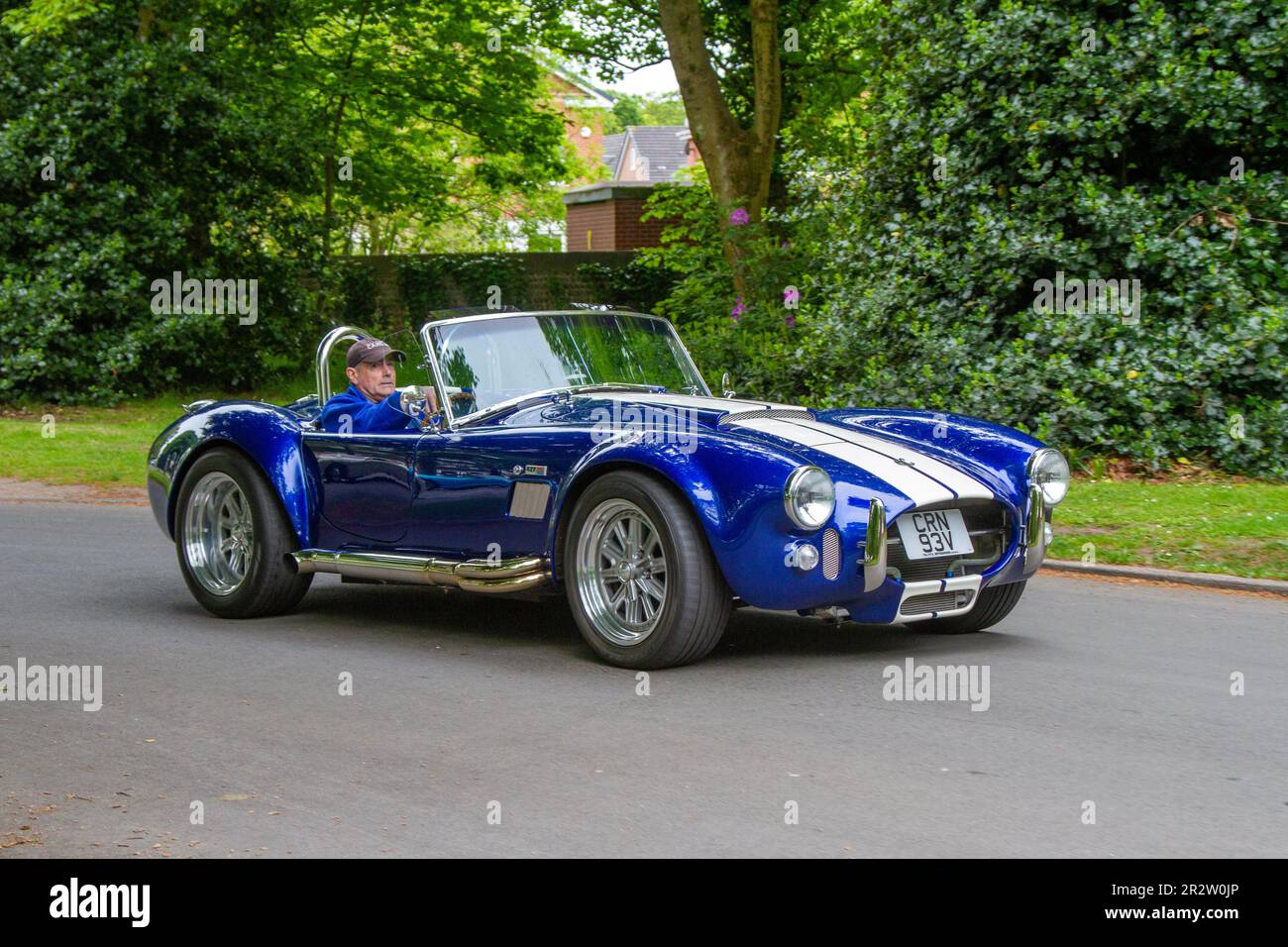 2006 Bleu avec bandes blanches AK KIT 427 6300cc essence Roadster; au Lytham St Annes Classic & Performance Motor Vehicle show expositions de voitures classiques, Royaume-Uni Banque D'Images