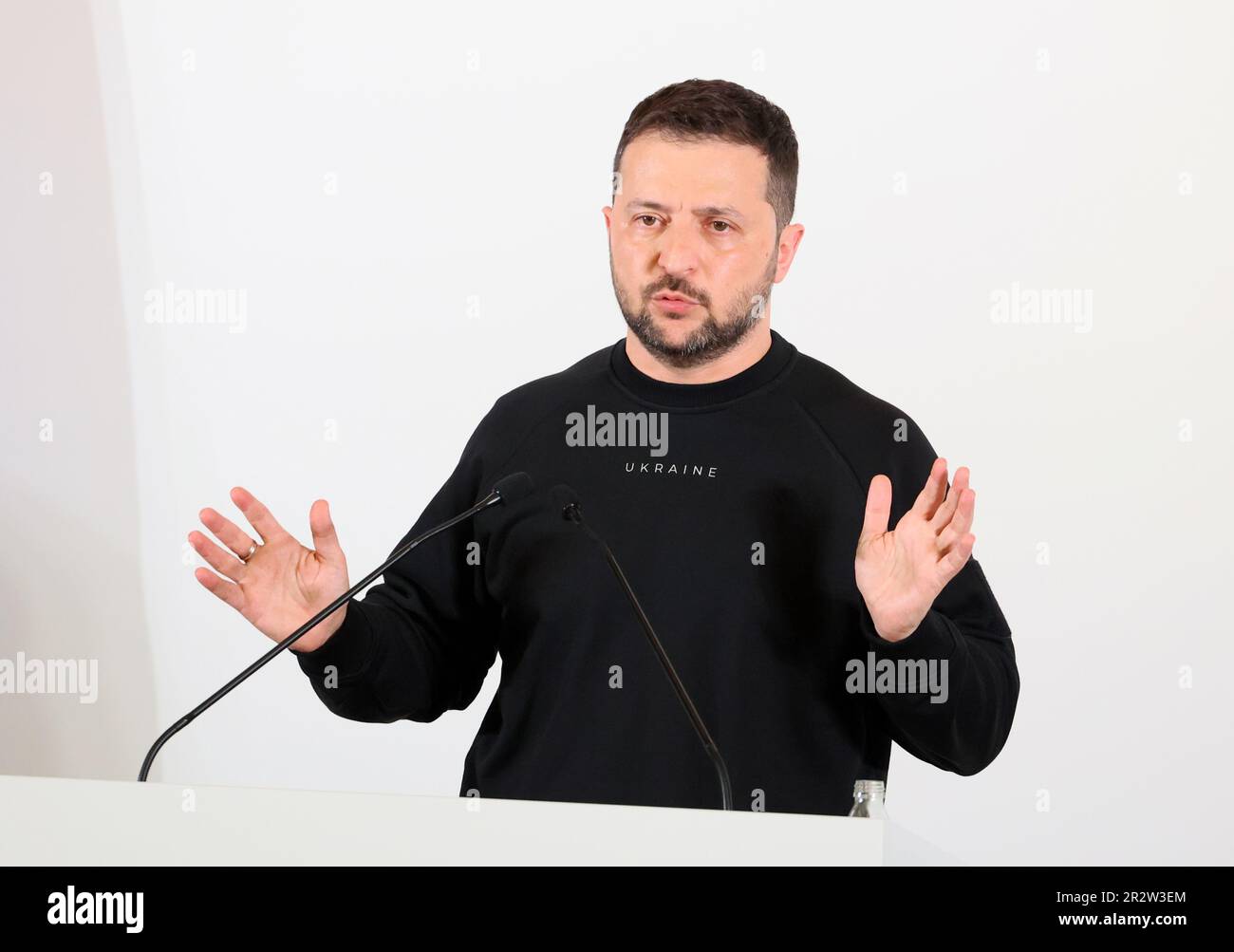 Hiroshima, Japon. 21st mai 2023. Le président ukrainien Volodymyr Zelensky prend la parole dimanche lors d'une conférence de presse, 21 mai 2023, le dernier jour d'un sommet de trois jours du G-7 à Hiroshima, au Japon. Le dernier jour du sommet des dirigeants du Groupe des sept est en cours dans la ville d'Hiroshima, dans l'ouest du Japon, en mettant l'accent sur le président ukrainien Volodymyr Zelensky et ses entretiens avec les dirigeants internationaux. Photo par G7 Hiroshima Summit/UPI crédit: UPI/Alay Live News Banque D'Images