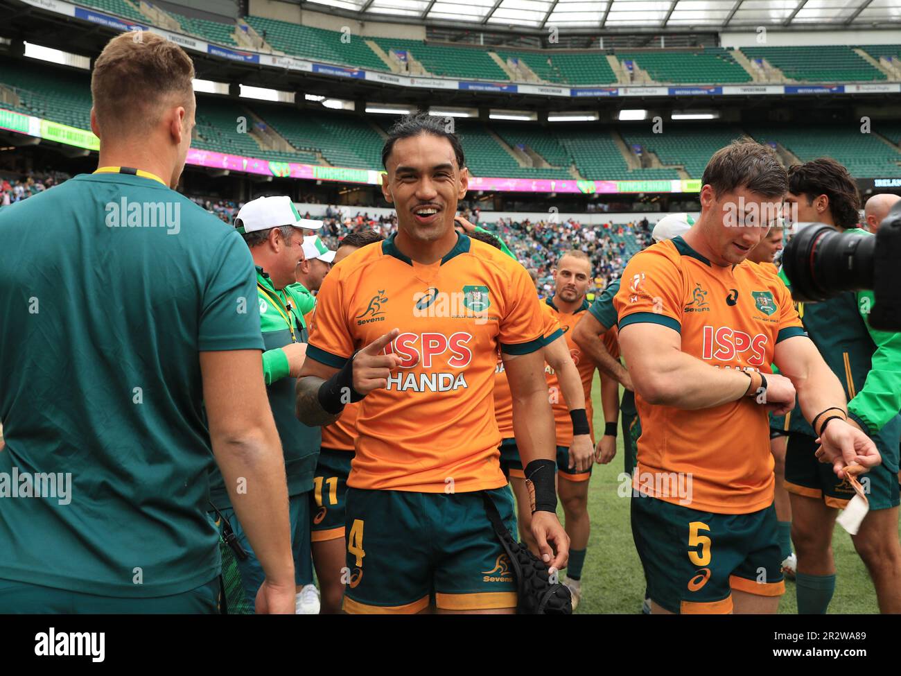 Le Dietrich Roache d'Australie célèbre après que ses côtés se soient qualifiés pour les sept de rugby aux Jeux olympiques de 2024 après le match 37 de la série mondiale de rugby à sept de HSBC au stade de Twickenham, Londres. Date de la photo: Dimanche 21 mai 2023. Banque D'Images