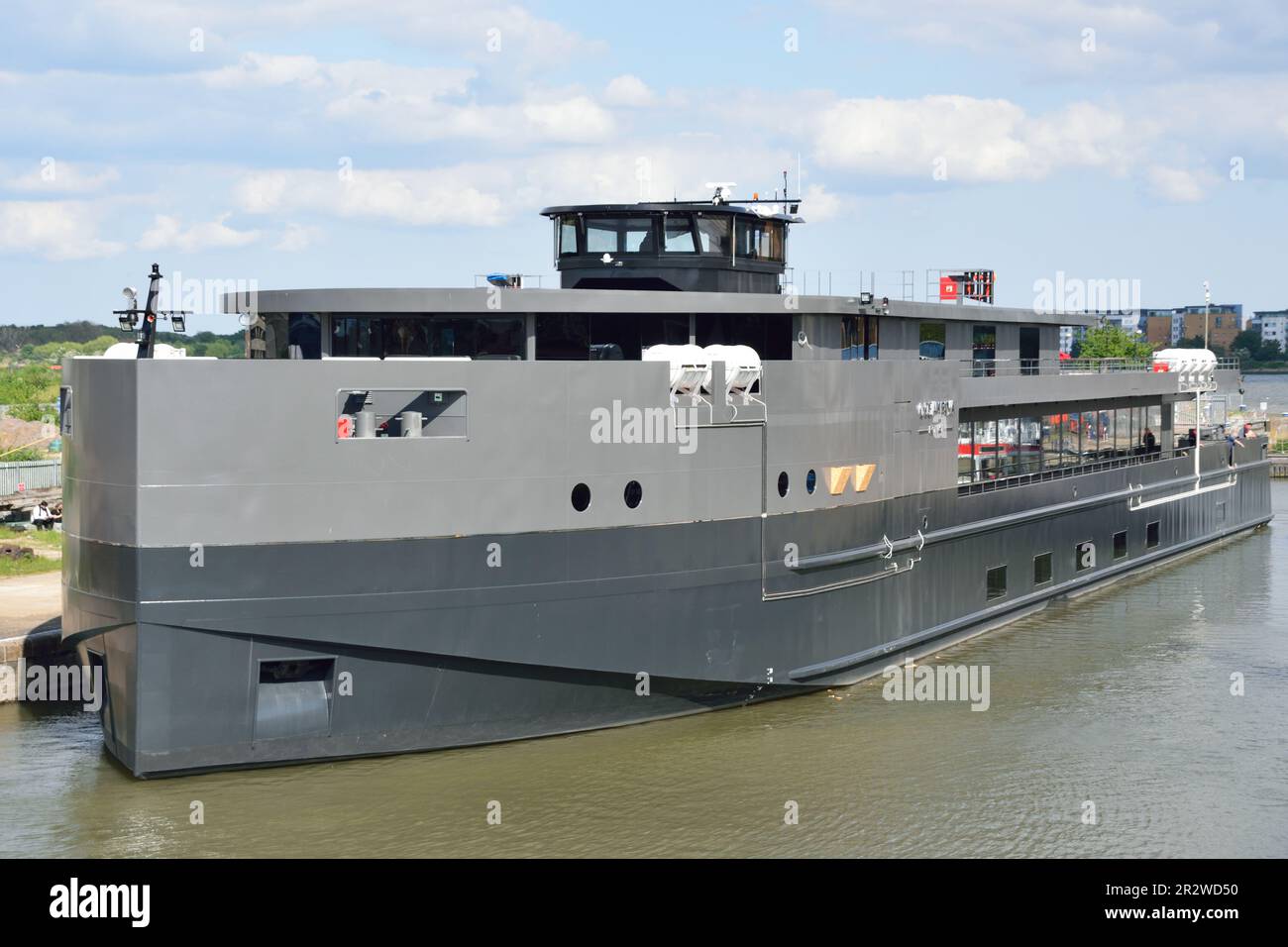 Le nouveau navire Ocean DIVA alimenté par batterie arrive pour la première fois à sa base des Royal Docks de Londres. Banque D'Images