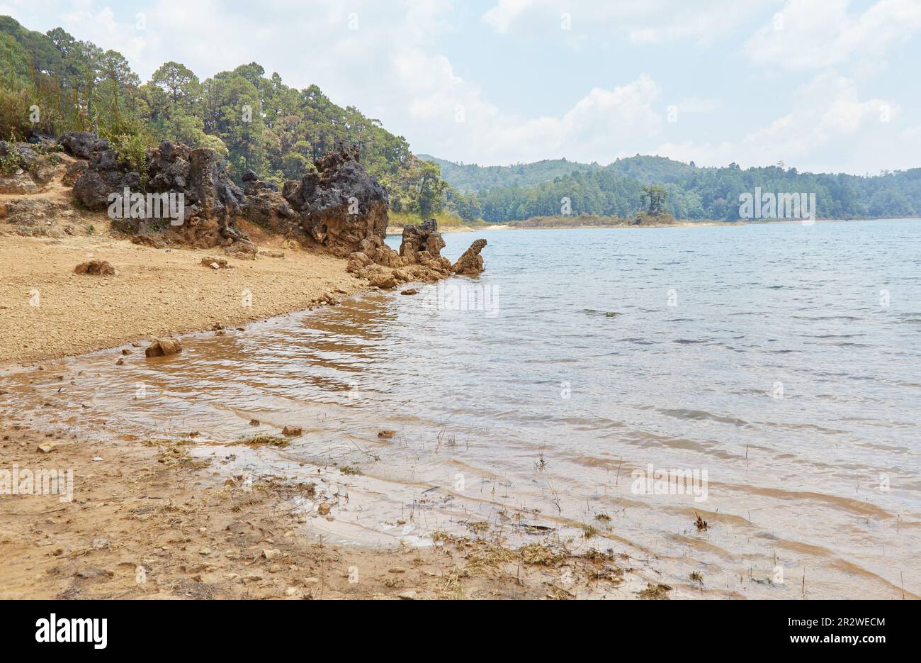 Les superbes lacs bleu profond du parc national des lacs Montebello à Chiapas, Mexique Banque D'Images