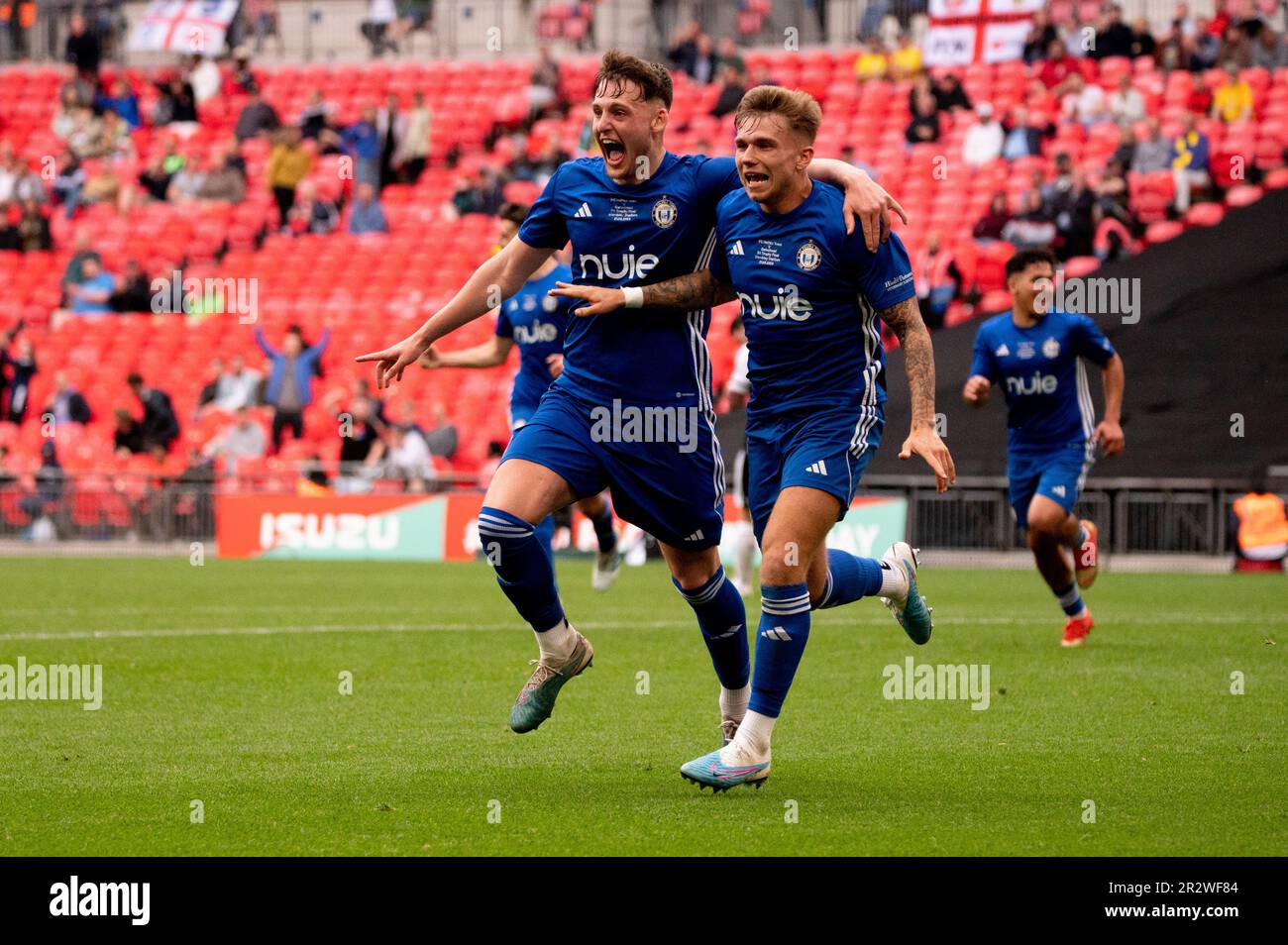 Londres, Royaume-Uni. 21st mai 2023. Le FC Halifax Town célèbre son objectif d'ouverture par rapport à Gateshead lors de la finale du trophée FA. Objectif noté. Par #19 Jamie Cook. Credit: Thomas Jackson/Alay Live News Credit: Thomas Jackson/Alay Live News Banque D'Images Londres, Royaume-Uni. 21st mai 2023. Le FC Halifax Town célèbre son objectif d'ouverture par rapport à Gateshead lors de la finale du trophée FA. Objectif noté. Par #19 Jamie Cook. Credit: Thomas Jackson/Alay Live News Credit: Thomas Jackson/Alay Live News Banque D'Images