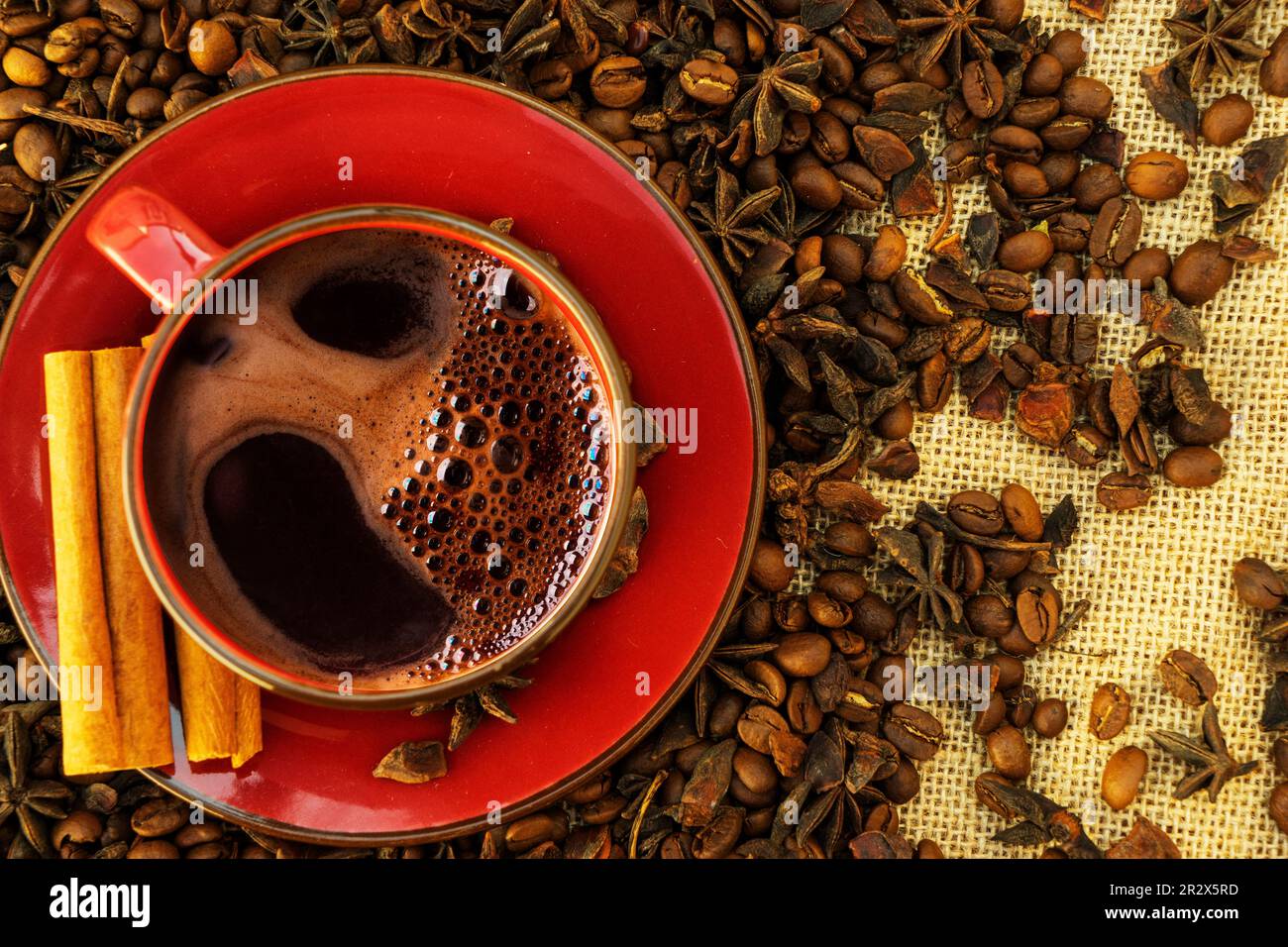 Tasse rouge de nescafé Banque de photographies et d’images à haute ...