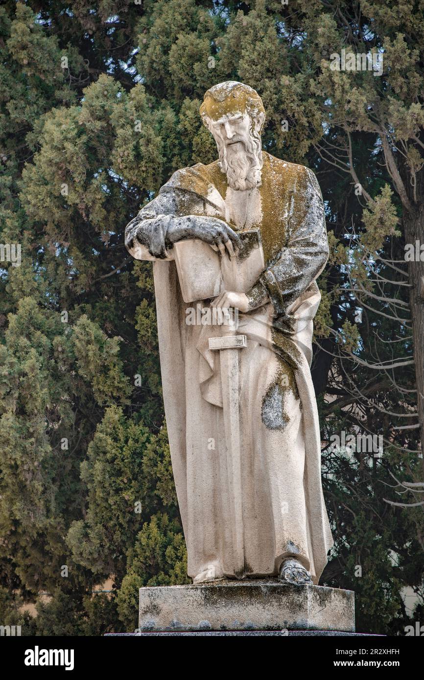 Sculpture de la statue de Saint Paul de l'apôtre San Pablo derrière la cathédrale sur la place des Palaos. La vieille ville de Tarragone, Catalogne, Espagne, Europe Banque D'Images