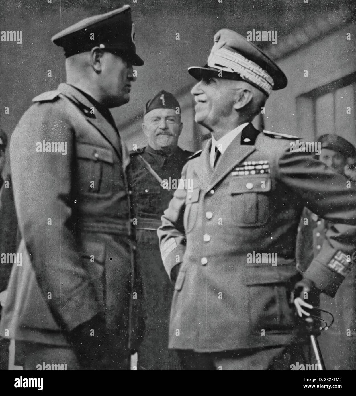 Vittorio Emanuele III Roi d'Italie et Benito Mussolini, protagonistes de la tragique dictature fasciste italienne au début du 20th siècle Banque D'Images