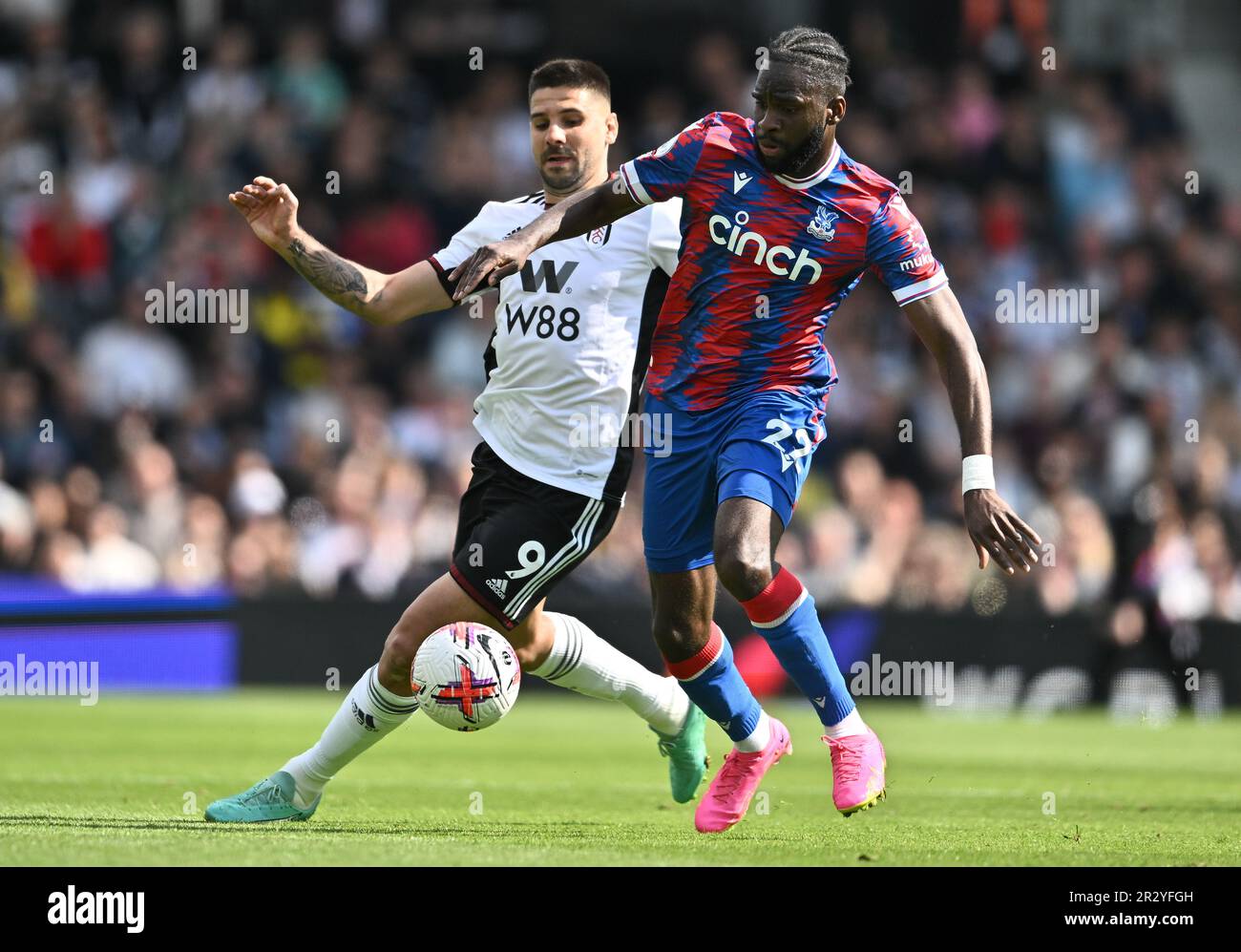 LONDRES, ANGLETERRE - MAI 20 : Odsonne Edouard, Aleksandar Mitrovic en action pendant le match de la Premier League entre Fulham FC et Crystal Palace à Crave Banque D'Images