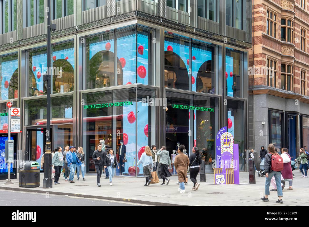 Londres, Royaume-Uni - 8 mai 2023 : United Colors of Benetton shop front. Londres. ROYAUME-UNI. Banque D'Images
