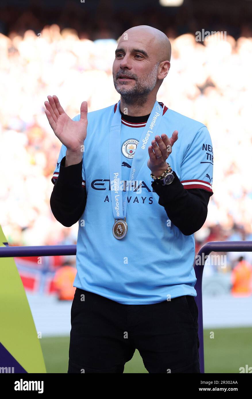 Manchester, Royaume-Uni. 22nd mai 2023. La directrice de Manchester City, PEP Guardiola, célèbre la victoire du titre de Premier League après le match de football de la Premier League anglaise entre Manchester City et Chelsea à Manchester, en Grande-Bretagne, en 21 mai 2023. La ville de Manchester a été confirmée comme les champions de la Premier League 2022-2023 samedi sans avoir à lancer une balle alors qu'Arsenal a été battu à 1-0 de la forêt de Nottingham. Credit: Xinhua/Alay Live News Banque D'Images