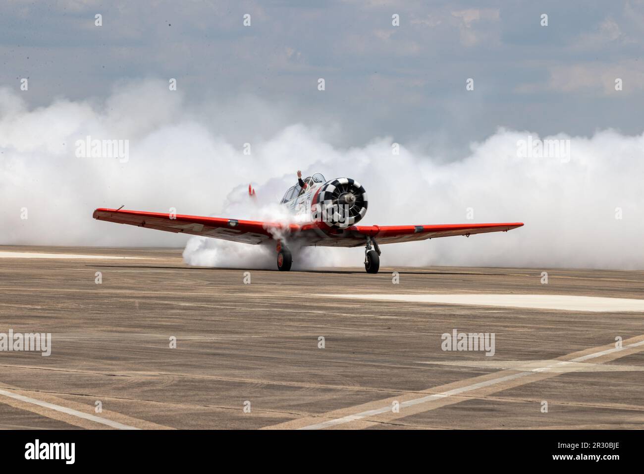 L’équipe Aéroshell Aerobatic se produit lors du 10e salon aéronautique de Chennault, le samedi 20 mai 2023, à Lake Charles, Louisiane. (Kirk Meche/image du sport) Banque D'Images