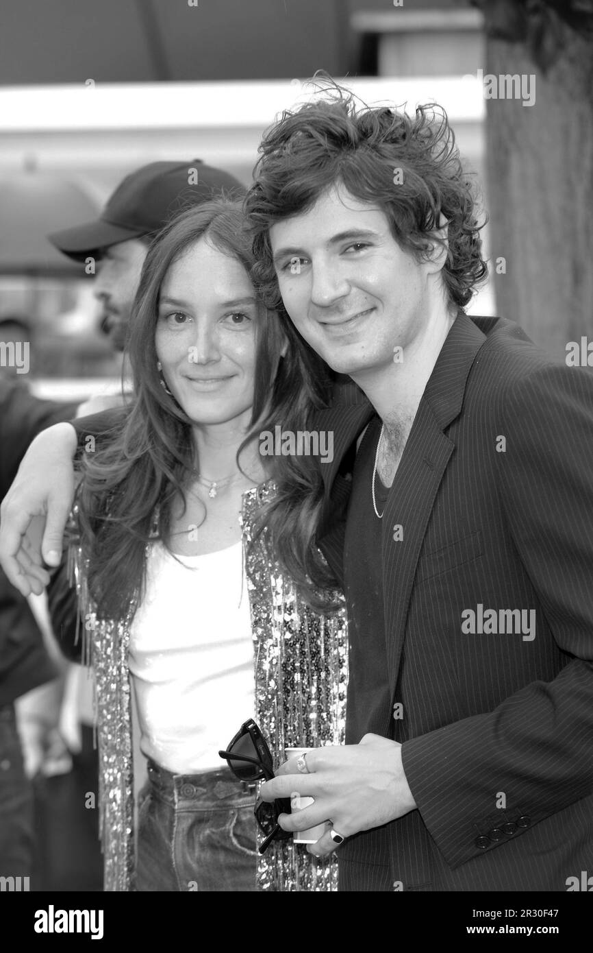 21 mai 2023, CANNES, France: CANNES, FRANCE - MAI 21: ANAIS Demoustier et Vincent Lacoste assistent à la photocall ''le temps d'Aimer (Along Fest Love)' au festival annuel de Cannes 76th au Palais des Festivals sur 21 mai 2023 à Cannes, France. (Credit image: © Frederick Injimbert/ZUMA Press Wire) USAGE ÉDITORIAL SEULEMENT! Non destiné À un usage commercial ! Banque D'Images