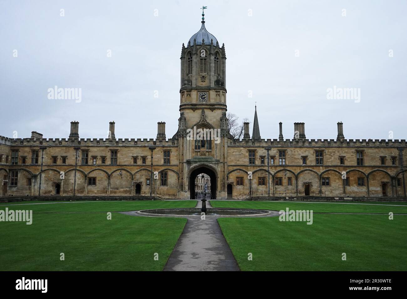Architecture extérieure européenne et conception de bâtiments de la tour Tom de Christ Church - Université d'Oxford, Angleterre Banque D'Images