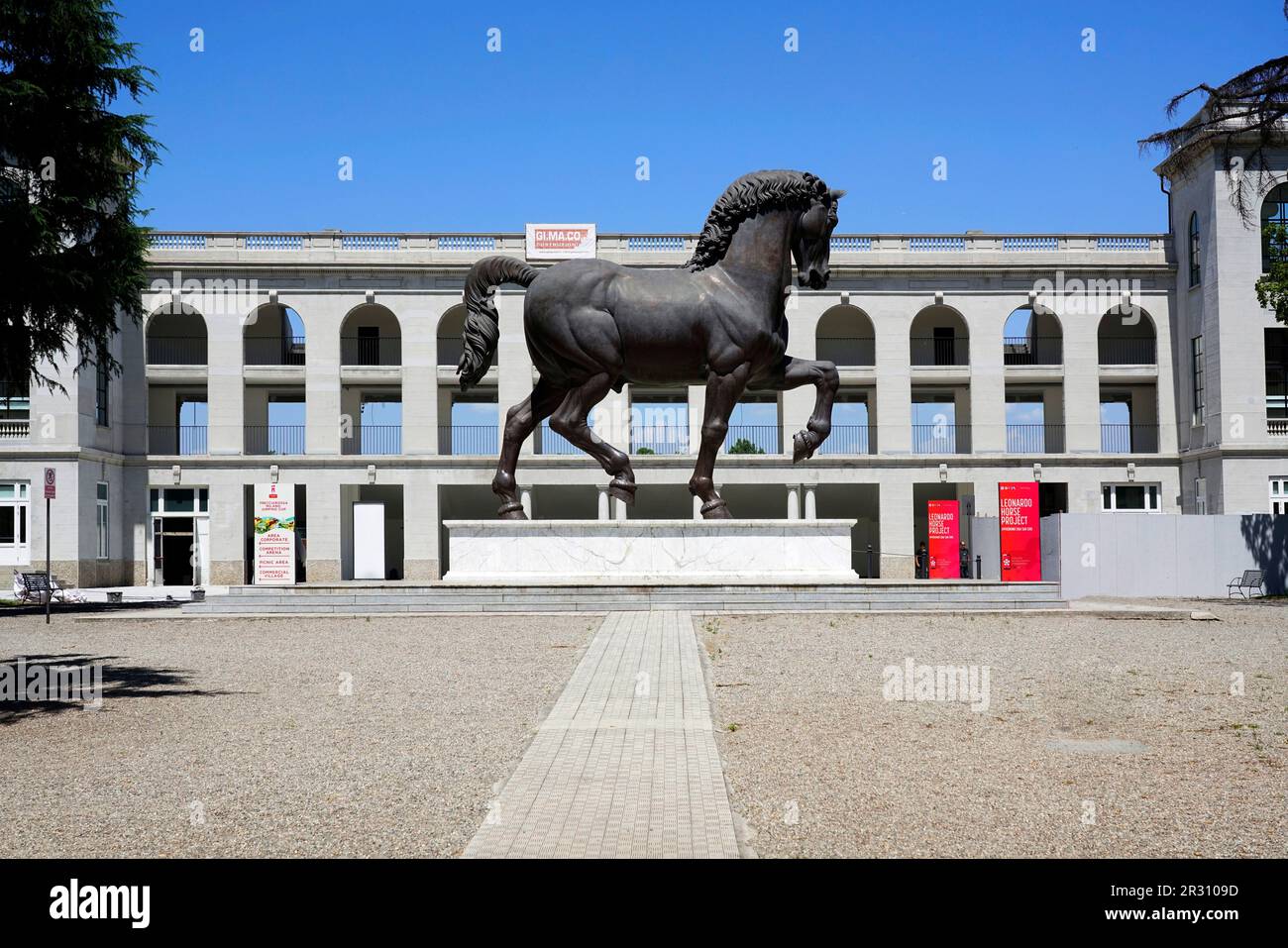 Le cheval de Léonard est un monument équestre dédié au duc Francesco Sforza de Milan, conçu par Léonard de Vinci de 1482 à 1493, moulé dans le bronz Banque D'Images