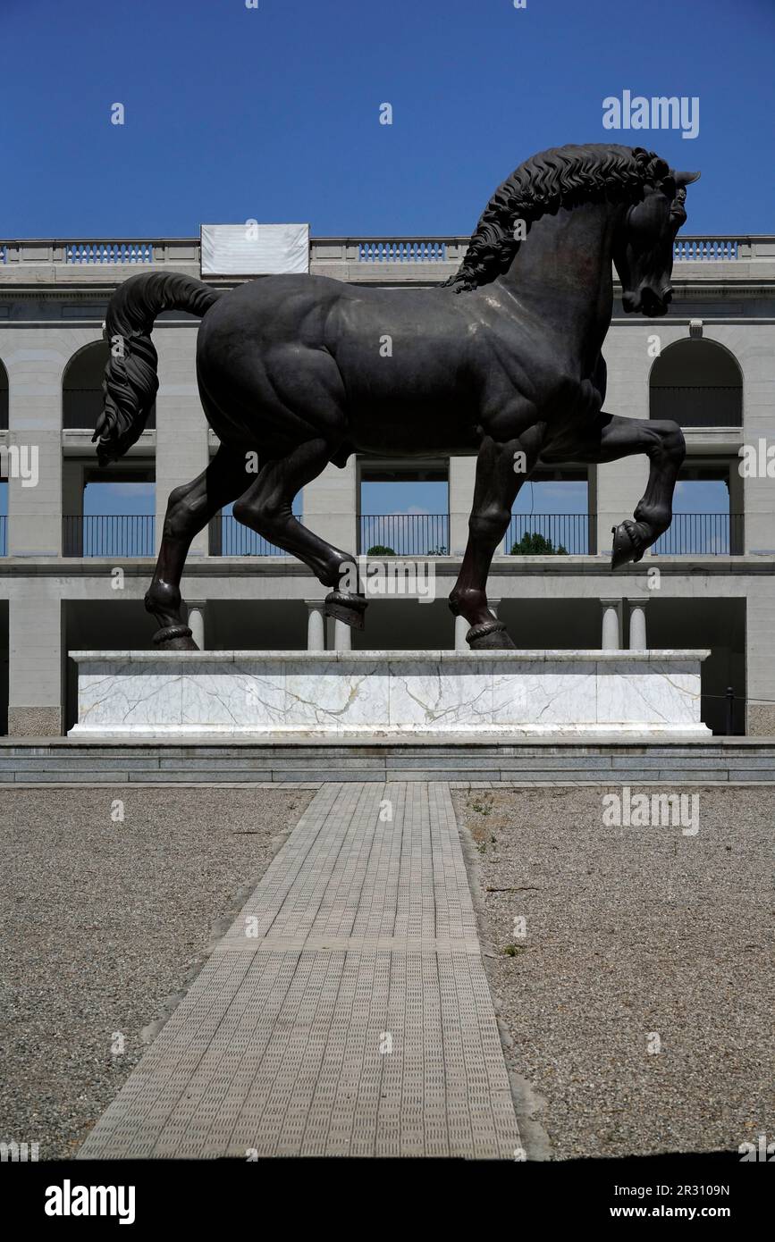 Le cheval de Léonard est un monument équestre dédié au duc Francesco Sforza de Milan, conçu par Léonard de Vinci de 1482 à 1493, moulé dans le bronz Banque D'Images