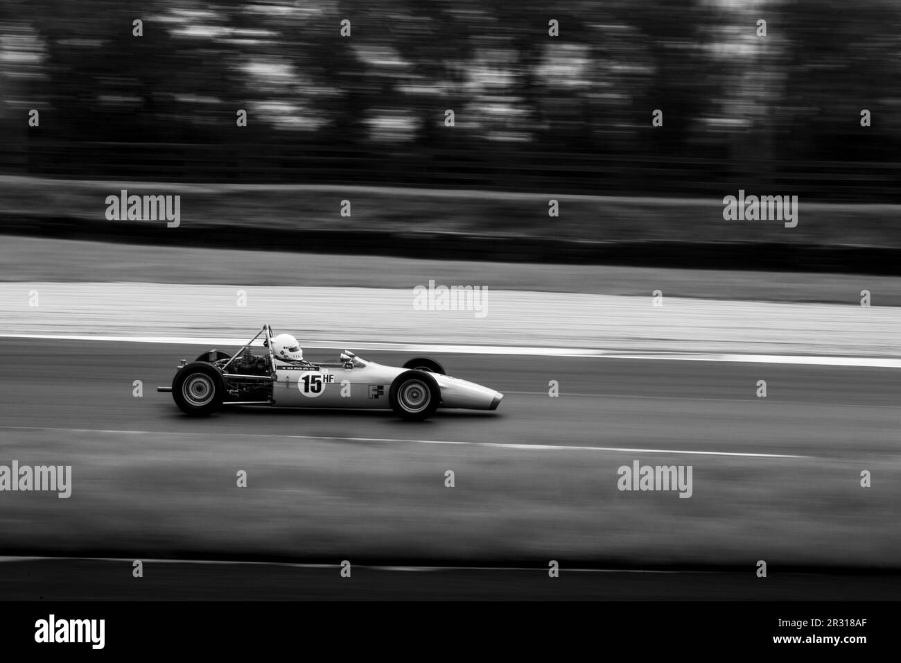 Courses de voitures d'époque pendant le Vintage Racing Group 500 2019. Banque D'Images