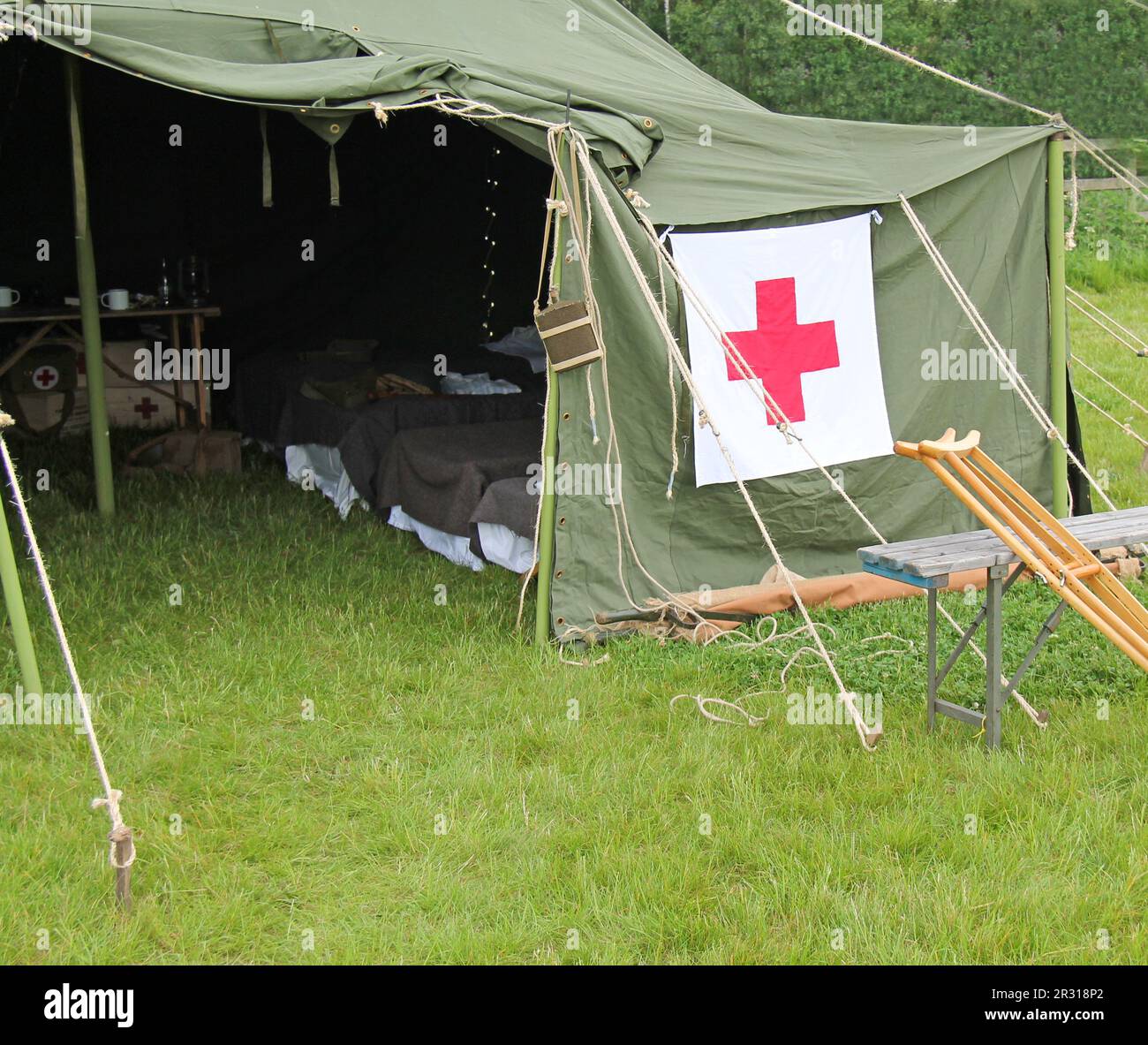 Une maquette d'une tente d'hôpital militaire de campagne d'époque. Banque D'Images