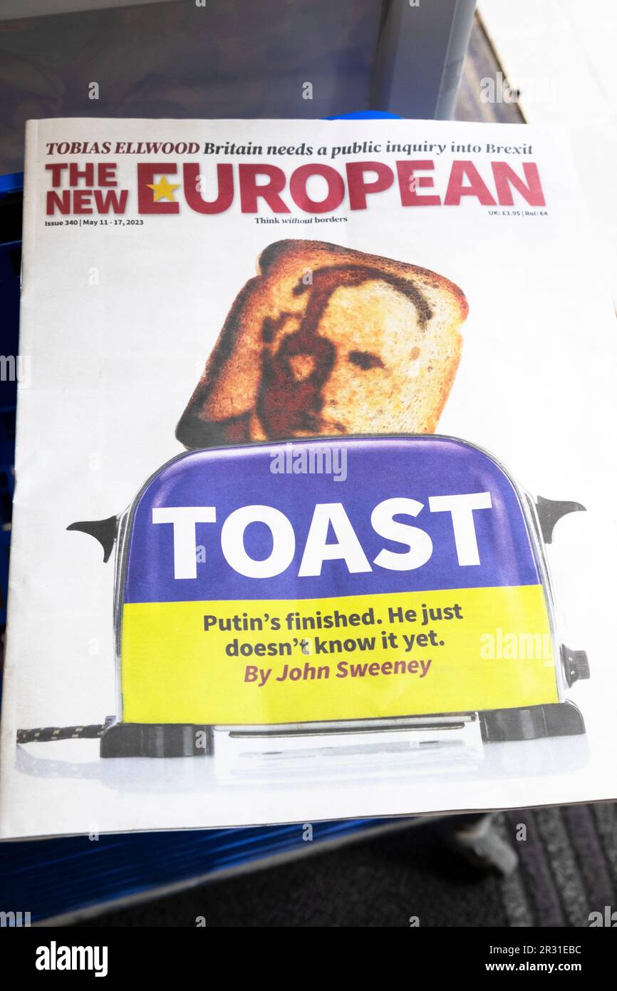 Couverture le nouveau journal européen headlin 'TOAST Putin's finished. Il ne le sait pas encore' par John Sweeney' 12 mai 2023 Londres UK Banque D'Images