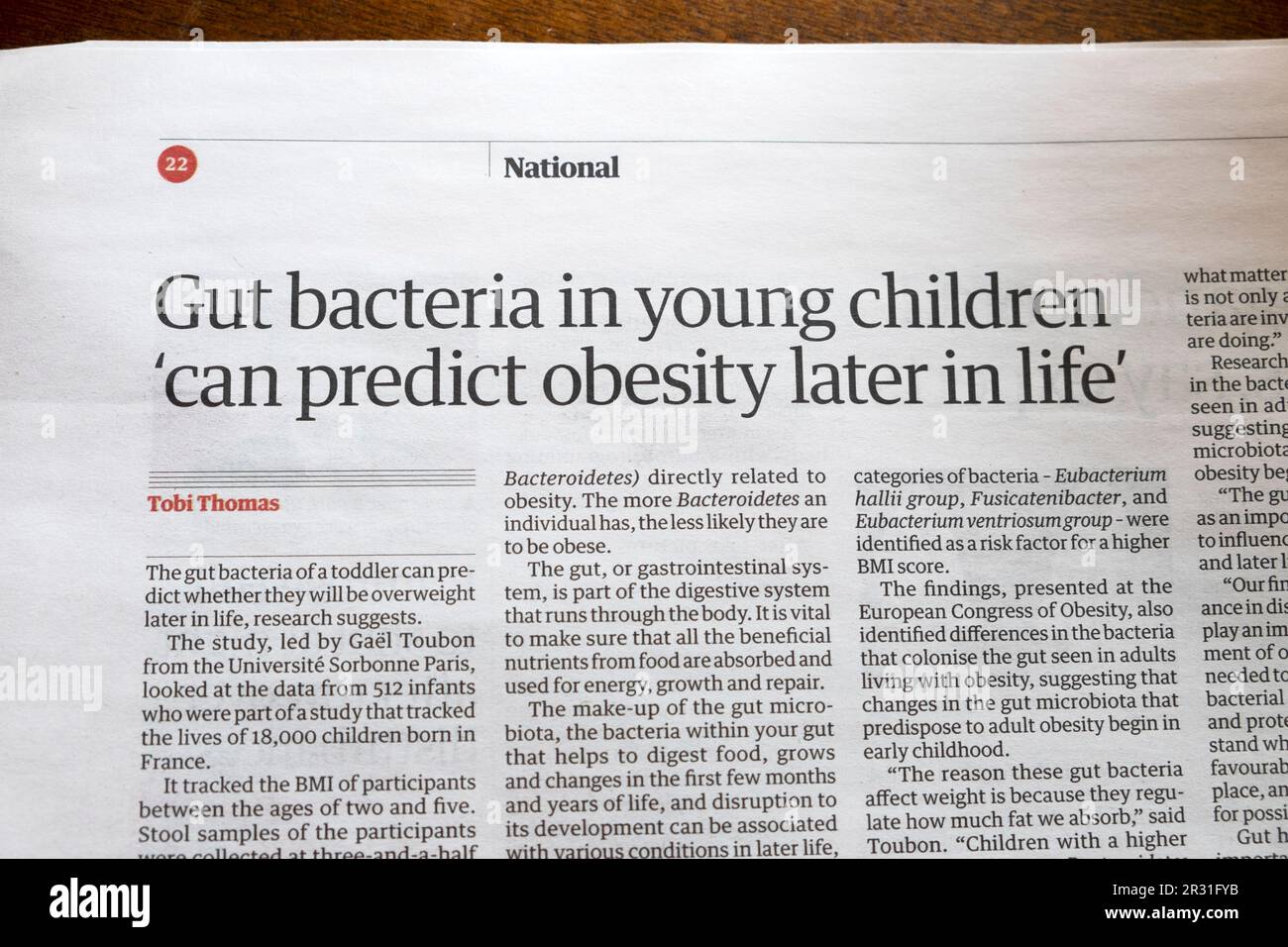 « Les bactéries intestinales chez les jeunes enfants « peuvent prédire l'obésité plus tard dans la vie » le journal Guardian gros titre de l'article sur la santé 20 mai 2023 Londres UK Banque D'Images