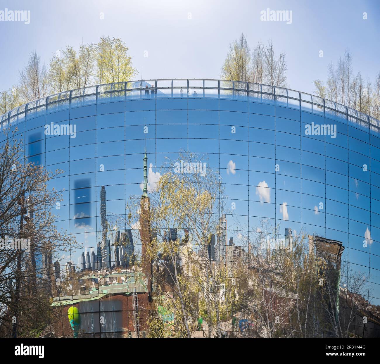 Rotterdam, pays-Bas - dépôt Boijmans Van Beuningen par MVRDV, revêtement en verre incurvé et réfléchissant Banque D'Images