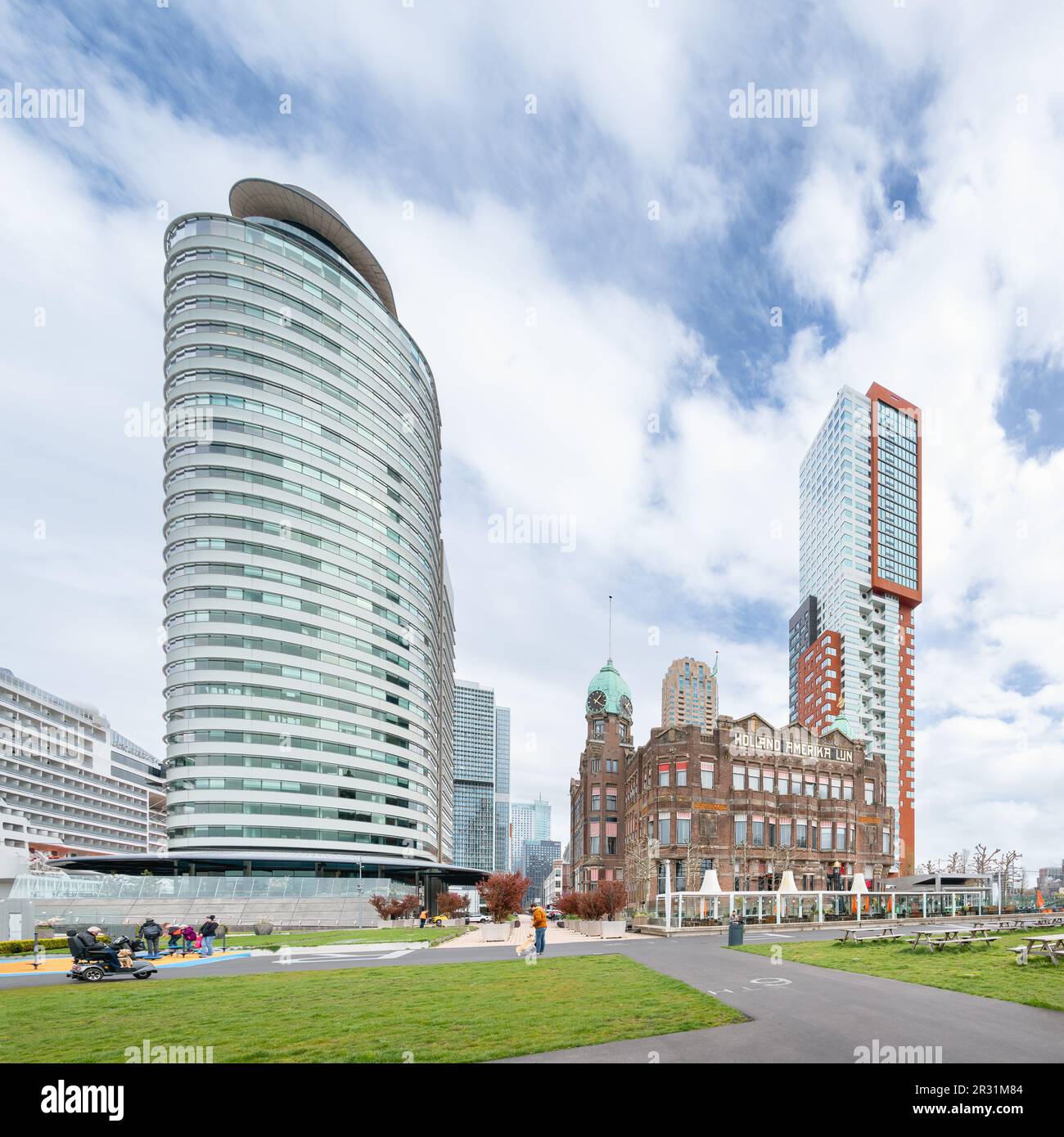 Rotterdam, pays-Bas - Hôtel New York by J. Muller and D.Fortuin, World Port Centre Rotterdam by Foster & Partners, Tour Montevideo by Mecanoo Banque D'Images