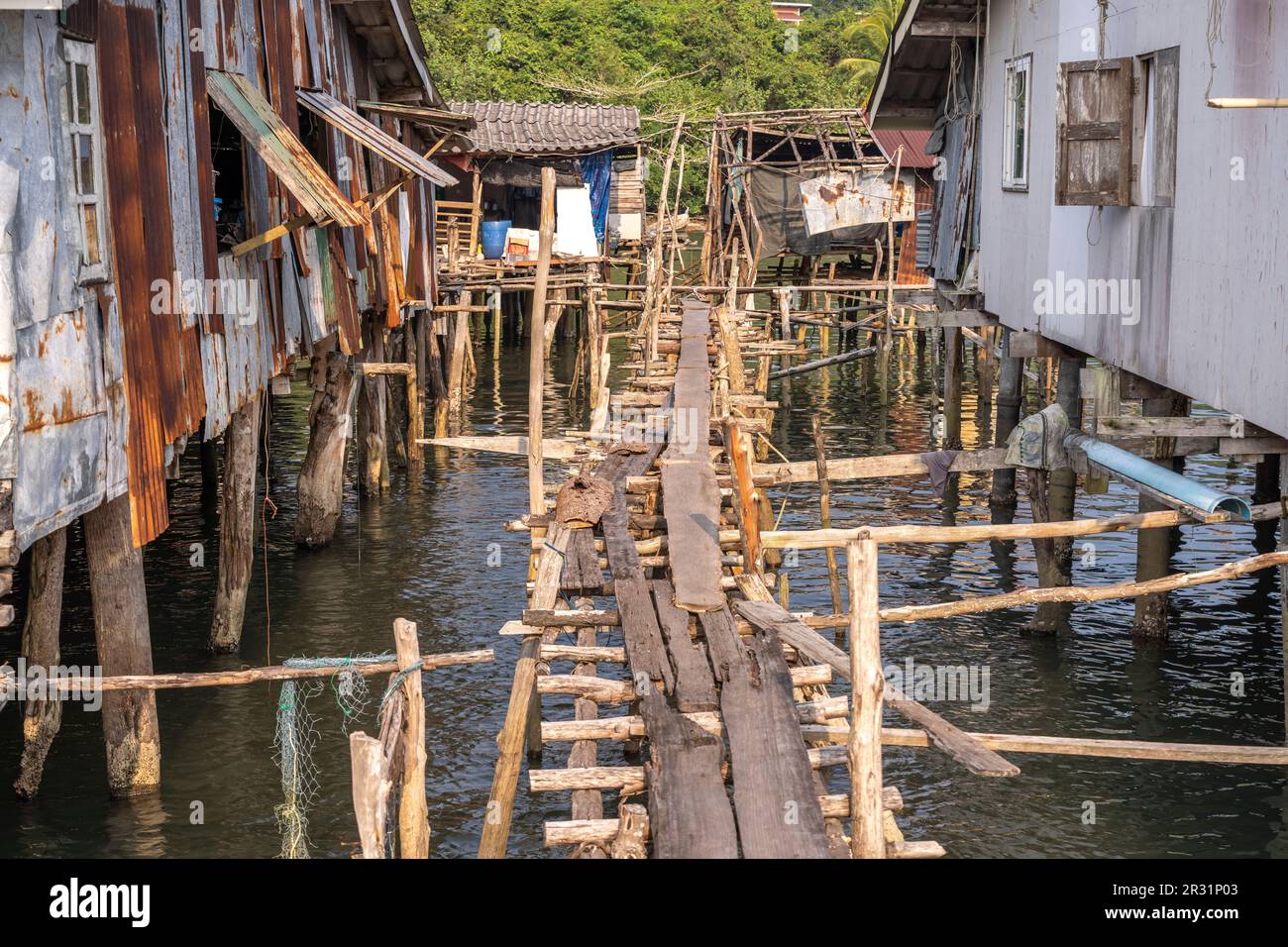 Holzbruecke im Fischerdorf Ban Ao Salad, Insel Insel Ko Kut oder Koh Kood im Golf von Thailand, Asien | Pont en bois à Ban Ao Salad villa de pêche Banque D'Images