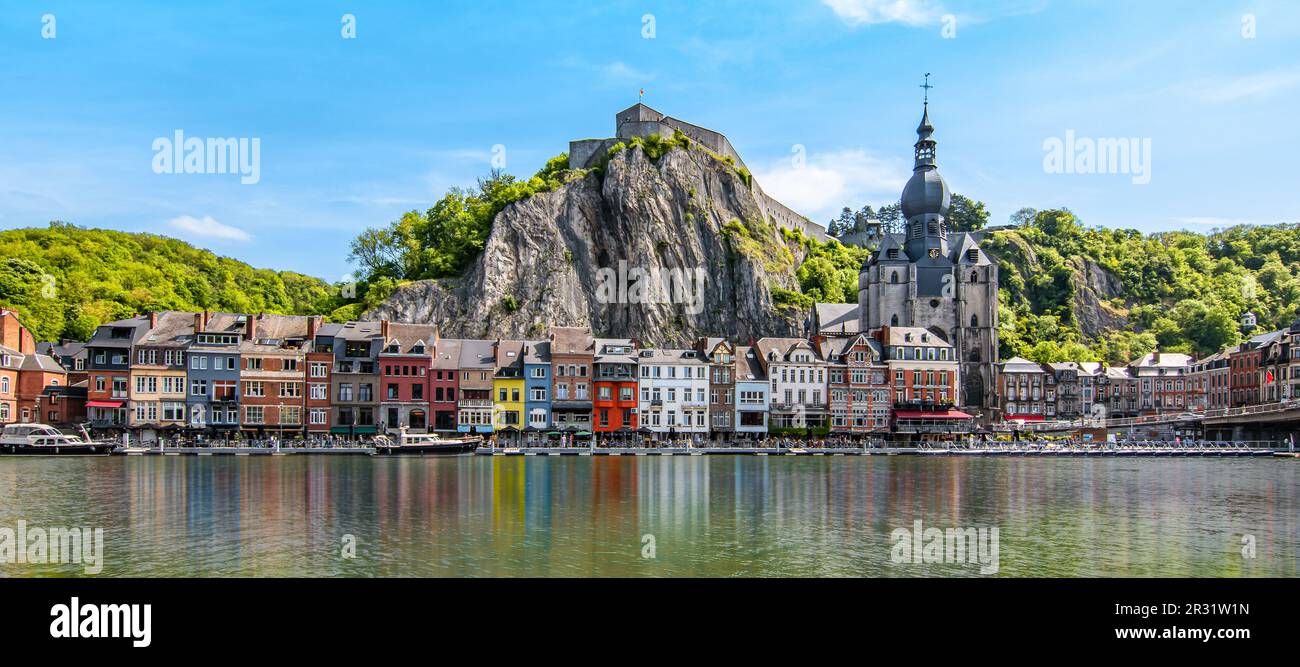 Vue panoramique sur la vieille ville de Dinant, Belgique. Banque D'Images