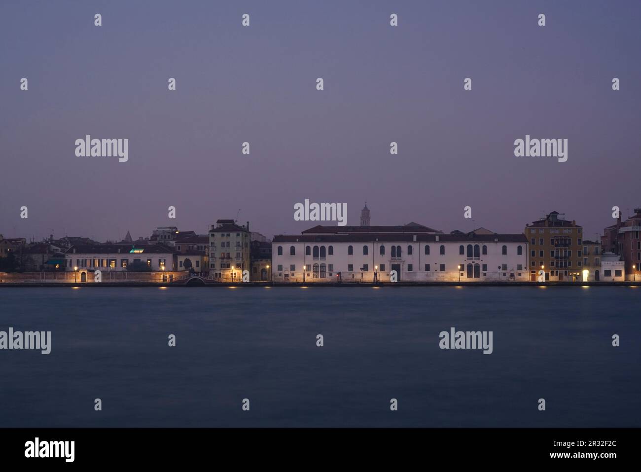 Vue nocturne de Venise depuis l'île de Giudecca, Venise, Vénétie, Italie, Europe Banque D'Images