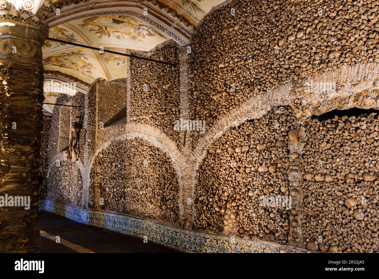 Capela dos Ossos, Capilla de los Huesos, construida en el siglo XVI, le Convento de San Francisco, gotico-manuelino, siglo XV, Evora, Portugal, Alentejo, Europa. Banque D'Images