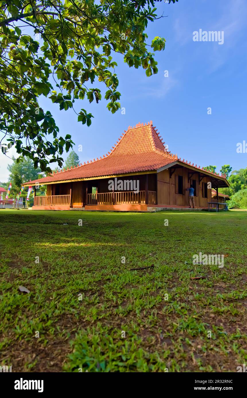 Maisons traditionnelles javanaises, maisons traditionnelles indonésiennes sont souvent appelées maisons joglo, architecture en bois Banque D'Images