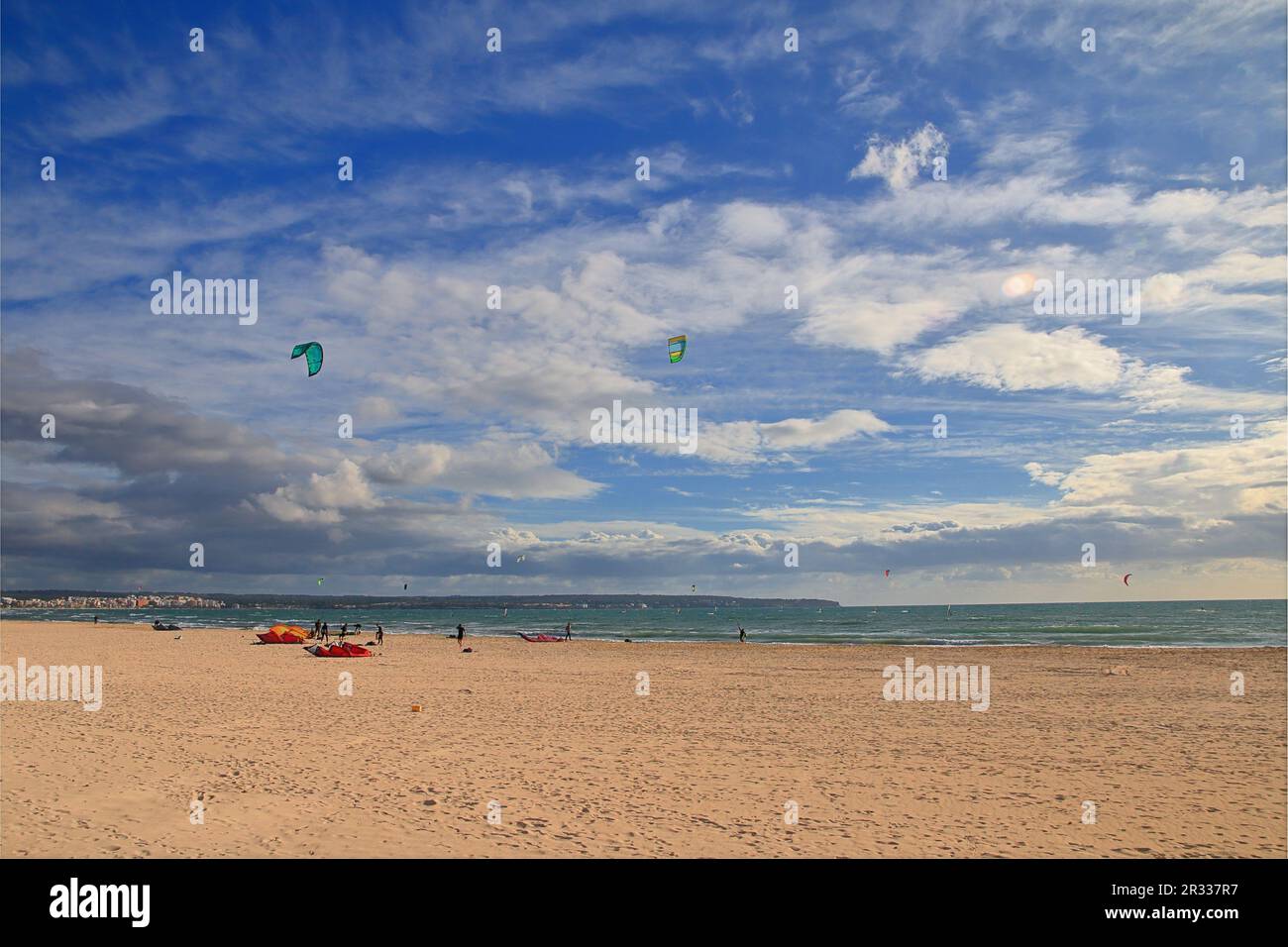 La photo est la vie de plage de l'île de Palma de Majorque pendant la basse saison en automne. Banque D'Images