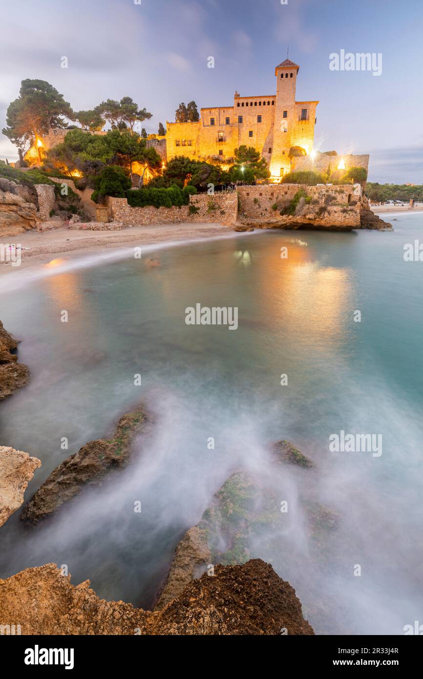 Plage et château de Tamarit, altafulla, Tarragones, Tarragone, Espagne Banque D'Images