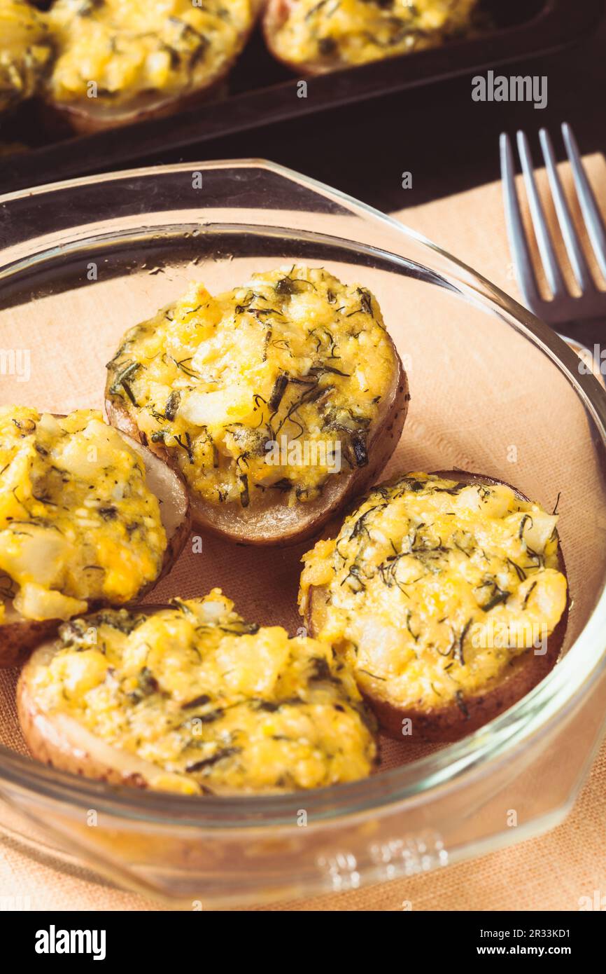 Pommes de terre farcies au four Banque D'Images
