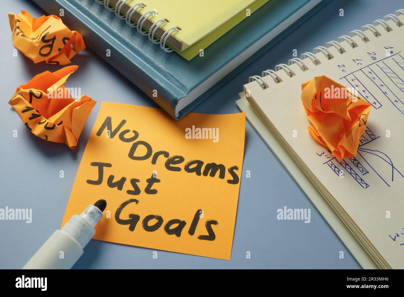 Bureau avec mémo pas de rêve juste buts sur l'autocollant. Banque D'Images