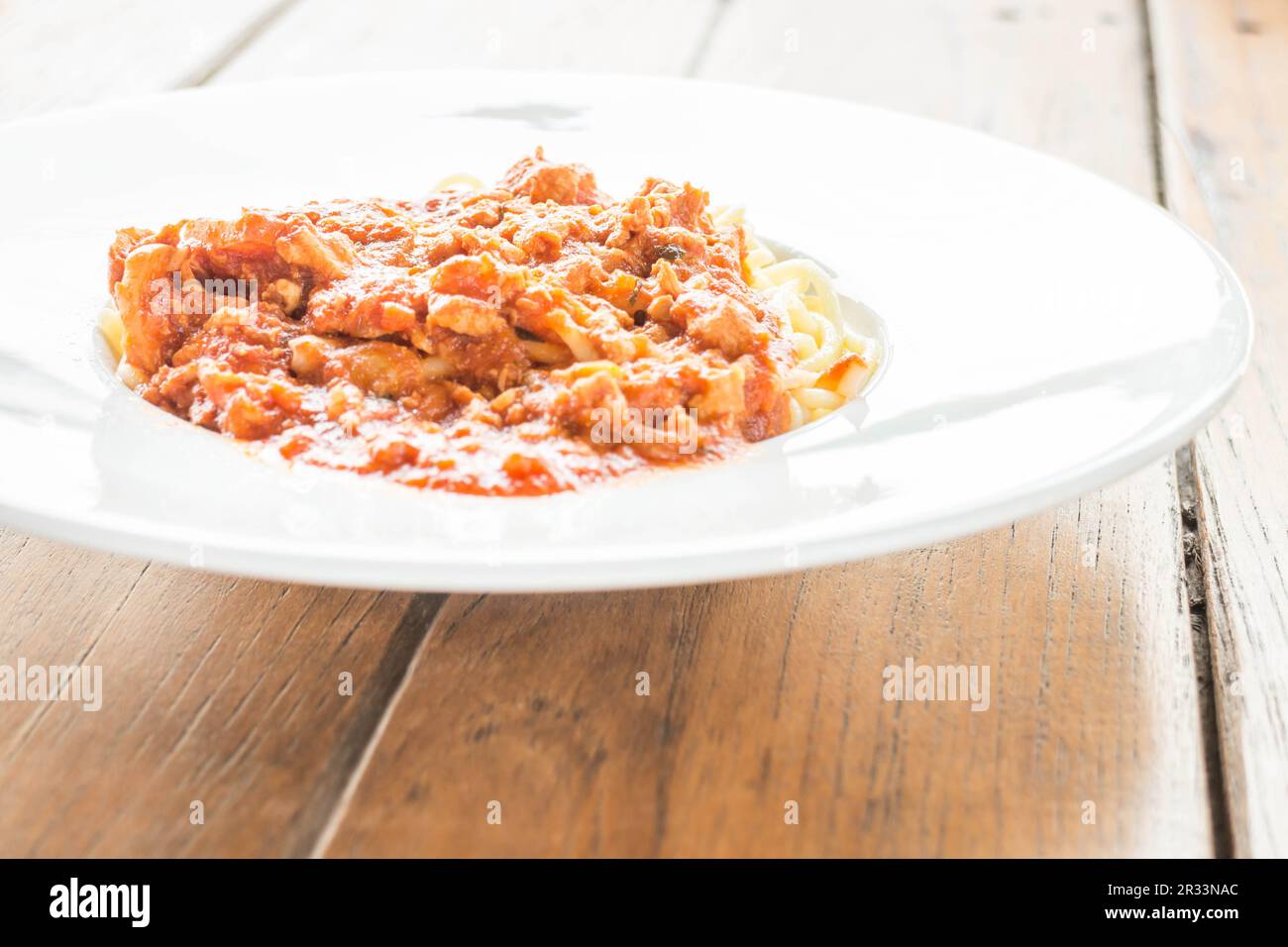 Repas de pâtes sauce tomate de porc Banque D'Images