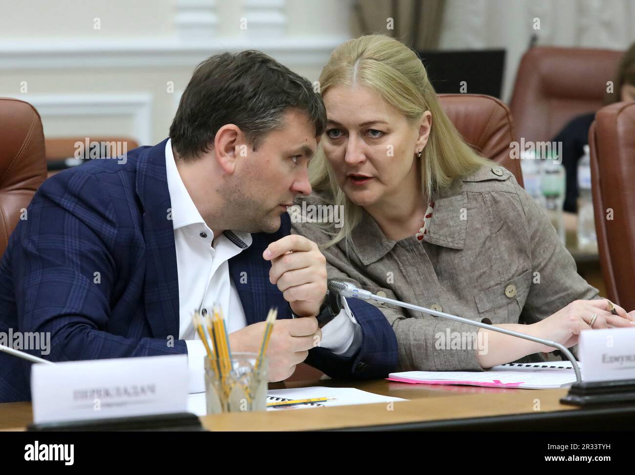 KIEV, UKRAINE - 22 MAI 2023 - le secrétaire d'État du ministère de l'économie de la République de Lettonie Edmunds Valantis assiste aux coprésidents de la réunion Banque D'Images