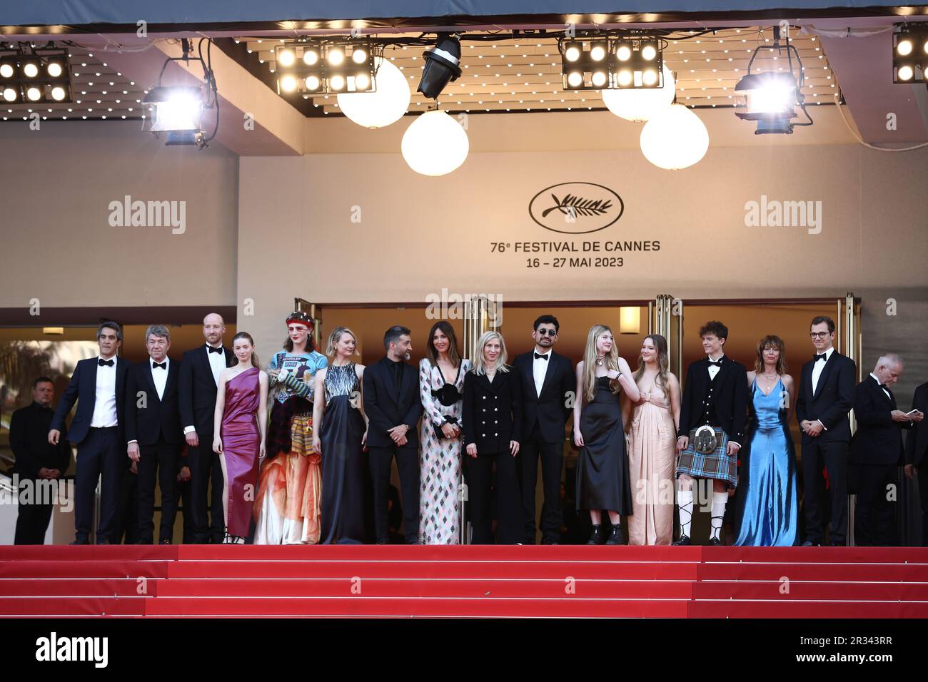 22 mai 2023, Cannes, Côte d'Azur, France: Productrice Phillipe Bober, Lukas Turtur, Ksenia Devriendt, Luke Barker, Mia Wasikowska, Mathieu Demy, Elsa Zylberstein, directrice Jessica Hausner, Amir El-Masry, Florence Baker, Gwen Currant, Samuel D Anderson, Geraldine Bajard et productrice Johannes Schubert assistent à la projection du 'Club zéro' lors du Festival annuel de Cannes 76th au Palais des Festivals sur 22 mai 2023 à Cannes, France (Credit image: © Mickael Chavet/ZUMA Press Wire) USAGE ÉDITORIAL EXCLUSIF! Non destiné À un usage commercial ! Banque D'Images